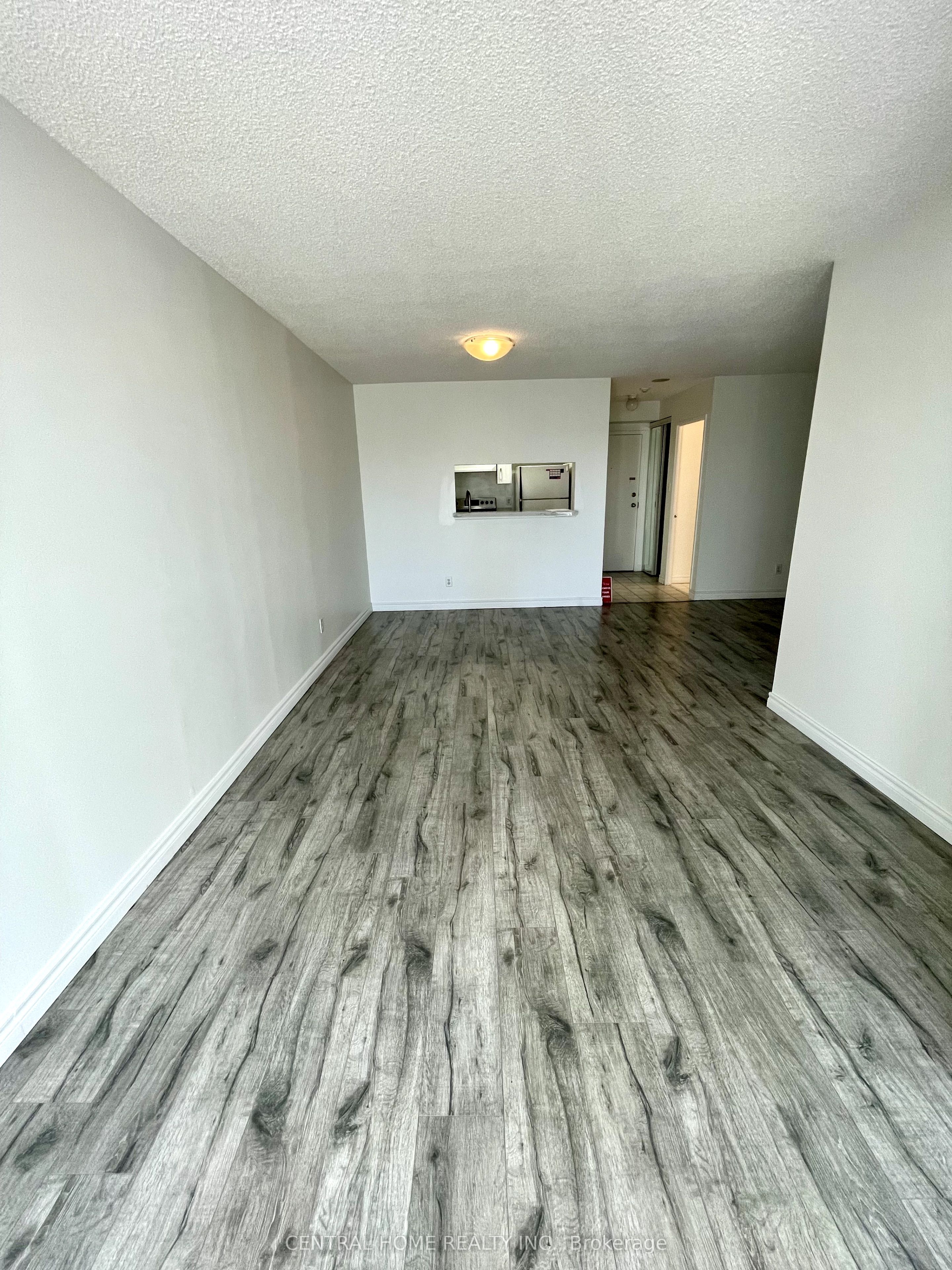 #309 - 2550 Lawrence Avenue Property Photo 4