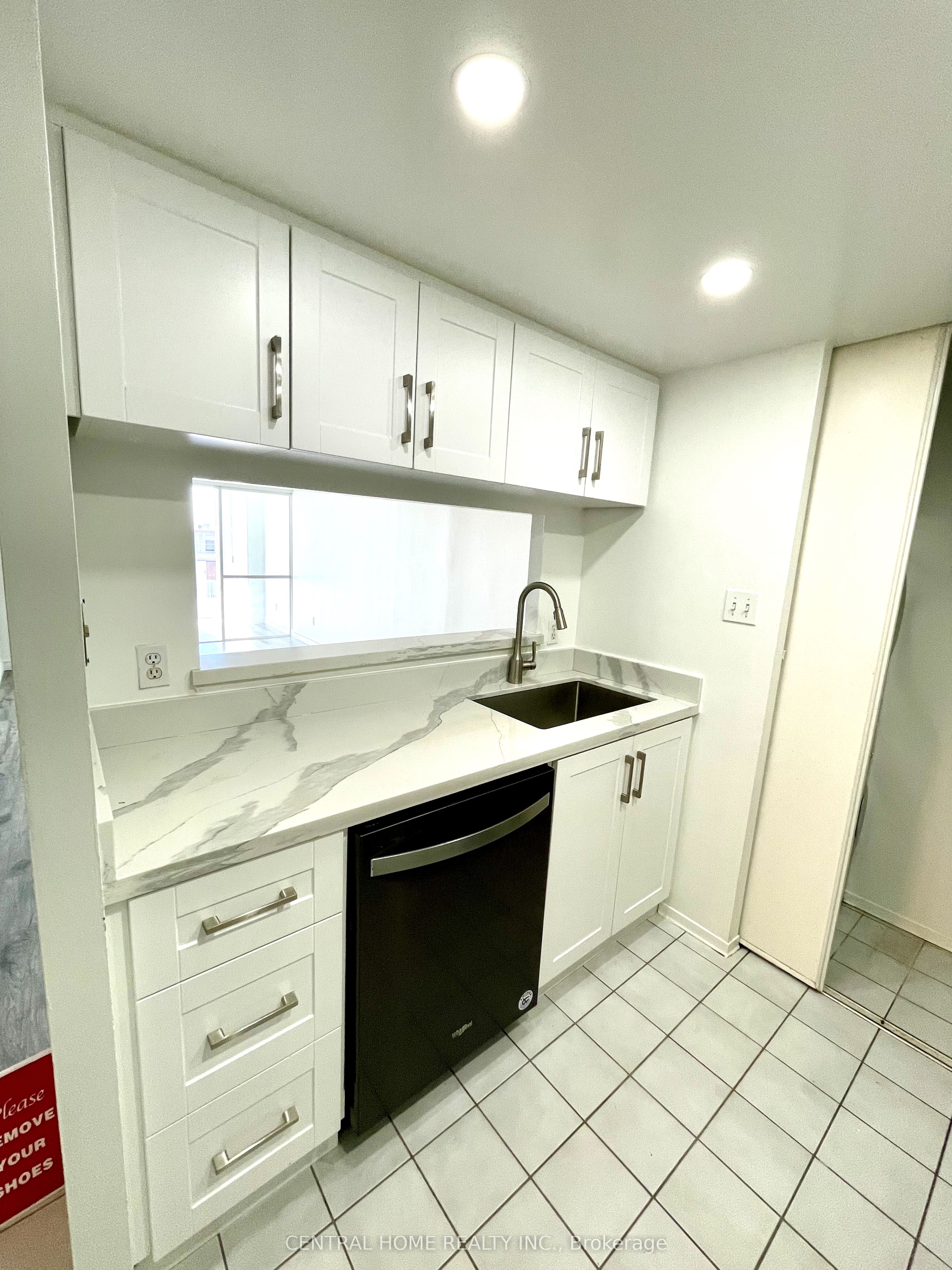 #309 - 2550 Lawrence Avenue Property Photo 5