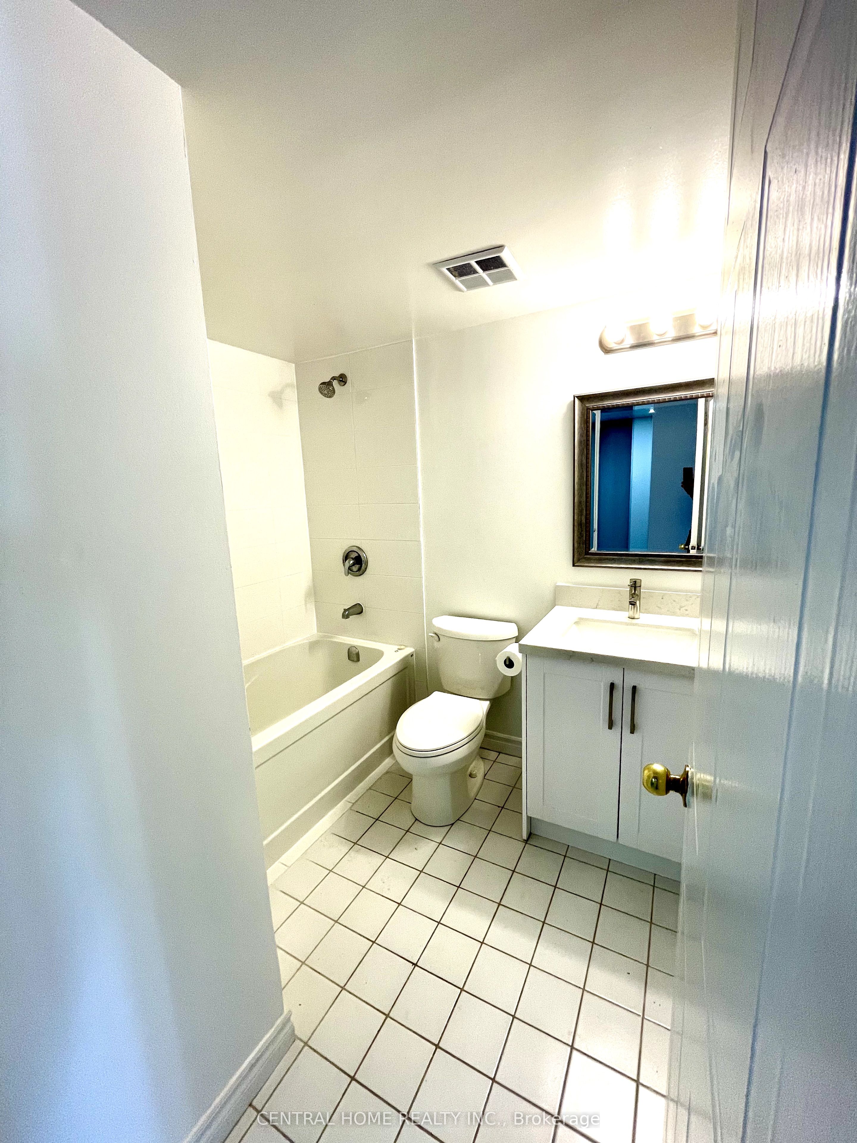 #309 - 2550 Lawrence Avenue Property Photo 6