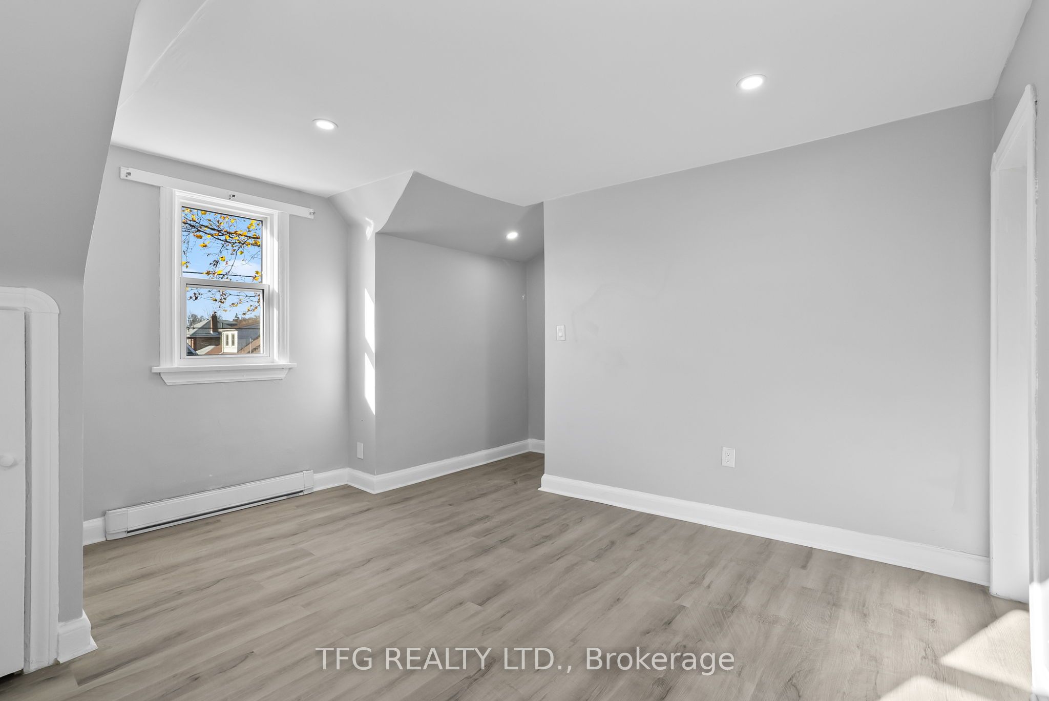 73 Central Park Boulevard Property Photo 8