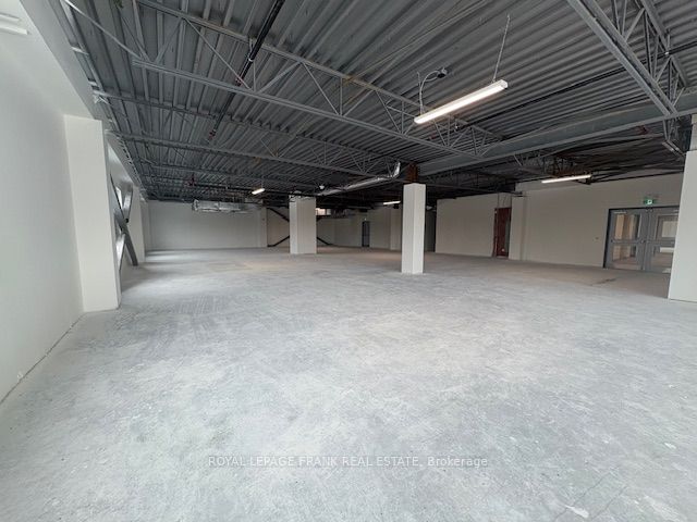 #301 - 1707 Thornton Road Property Photo 8