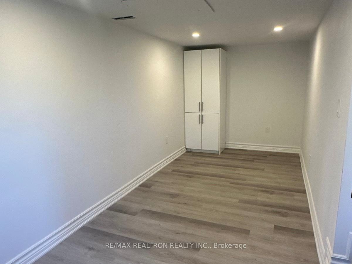 #2 - 325 Simcoe Street Property Photo 11