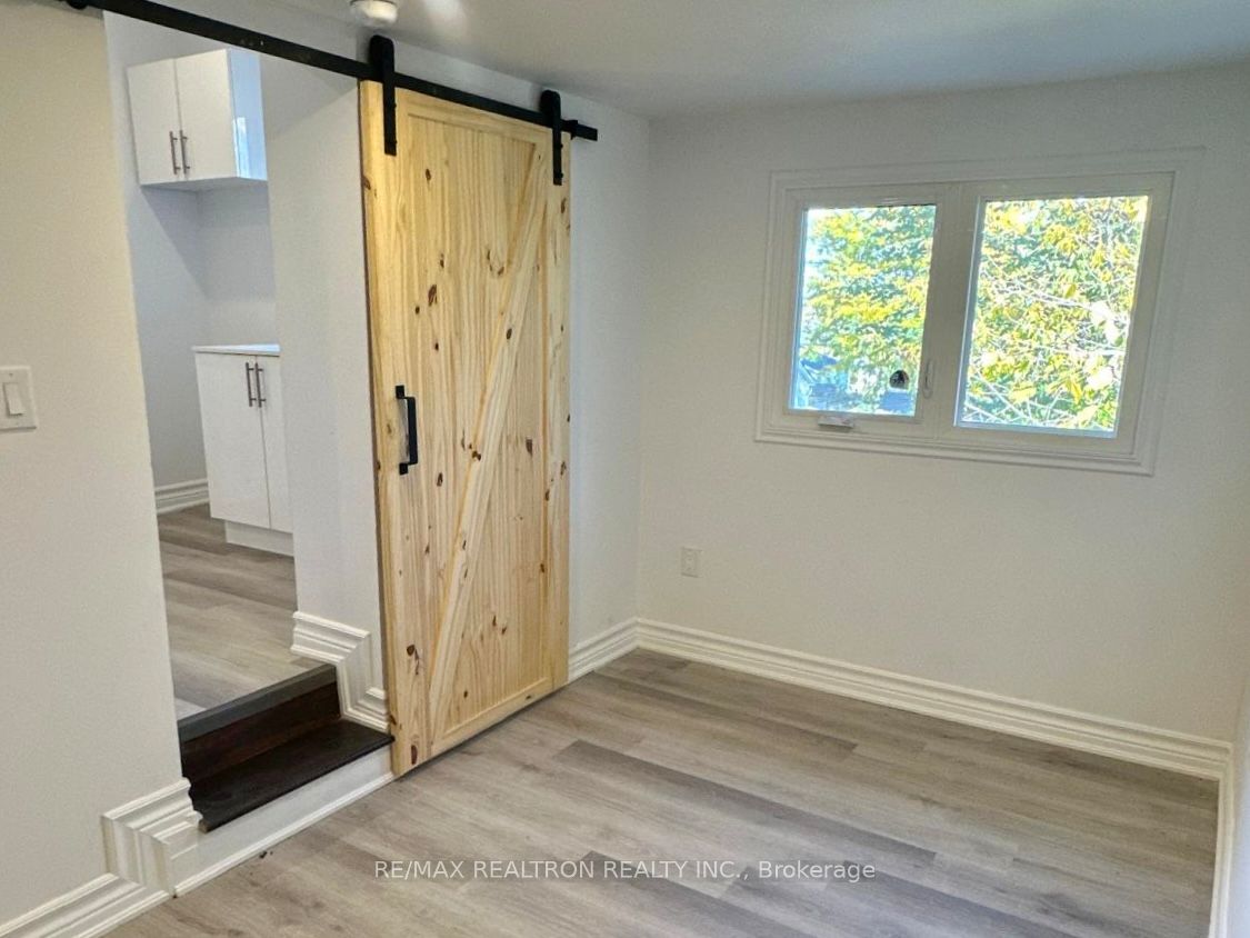 #2 - 325 Simcoe Street Property Photo 13