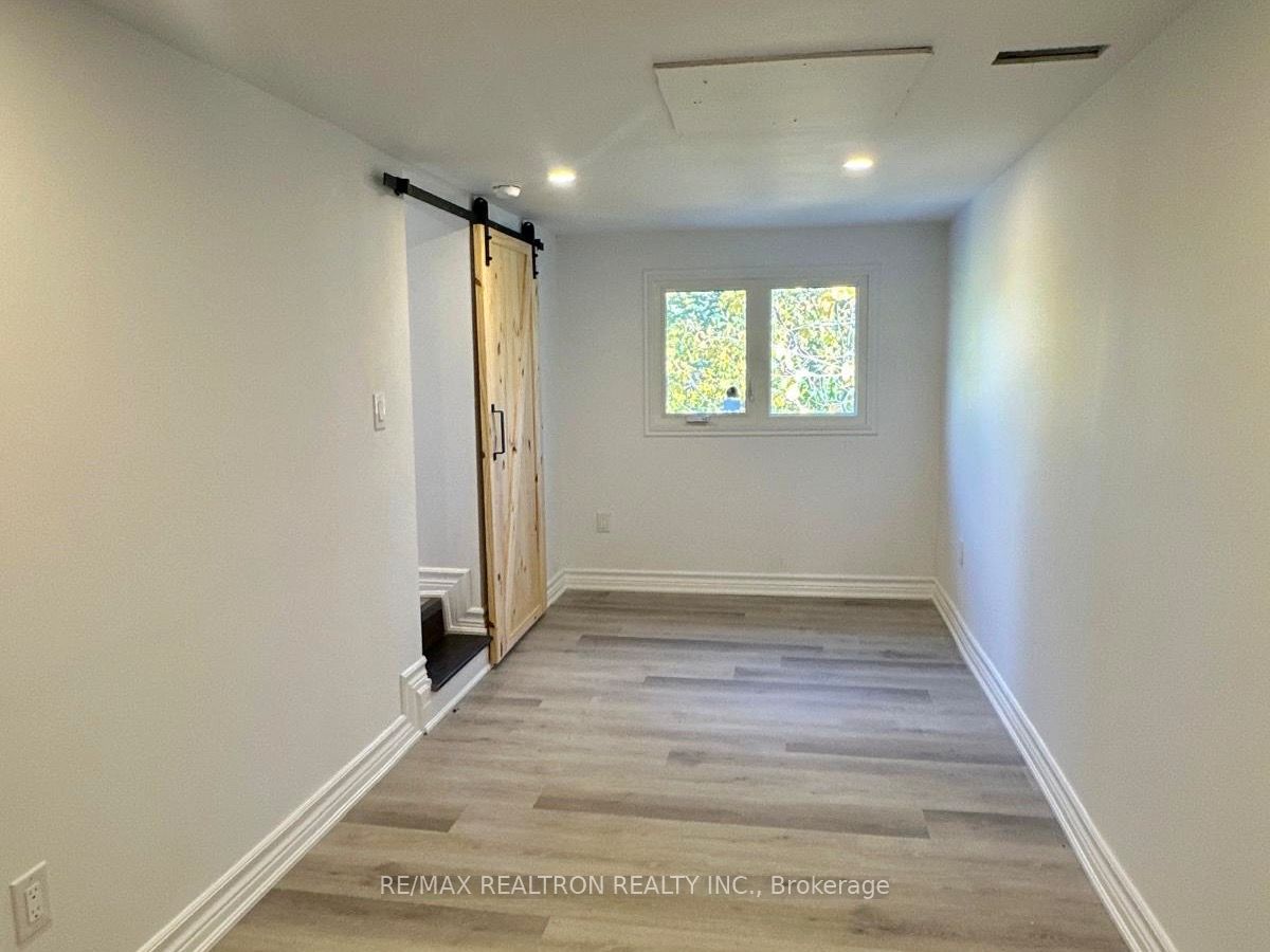 #2 - 325 Simcoe Street Property Photo 14