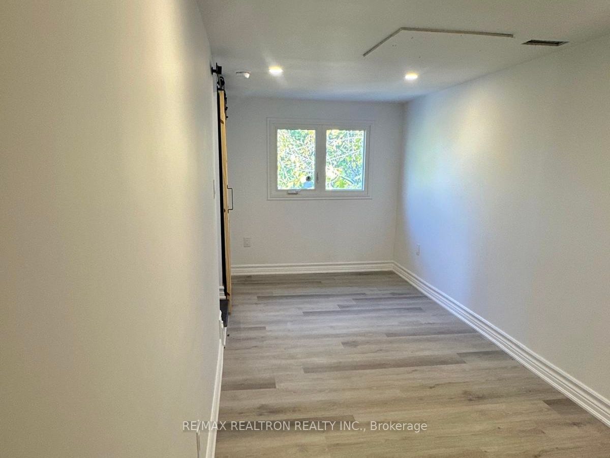 #2 - 325 Simcoe Street Property Photo 15