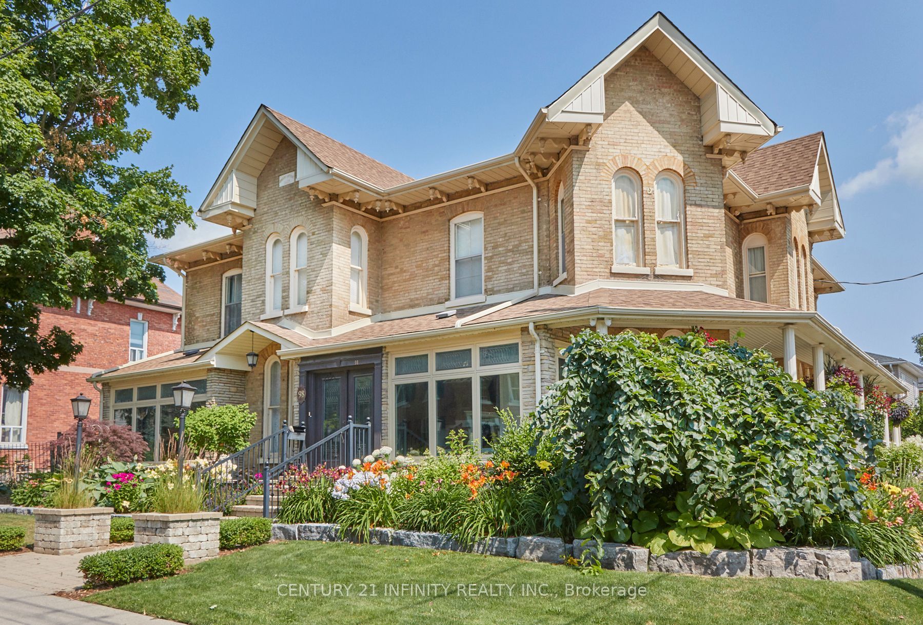 98 Church Street Property Photo 2