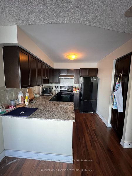 #2418 - 135 Village Green Square Property Photo 10