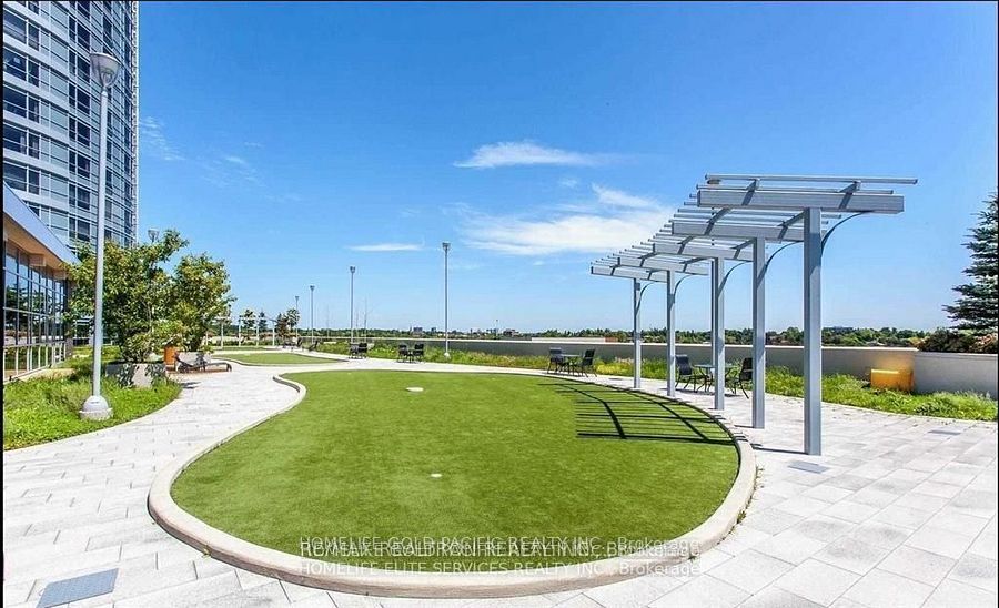 #2418 - 135 Village Green Square Property Photo 16