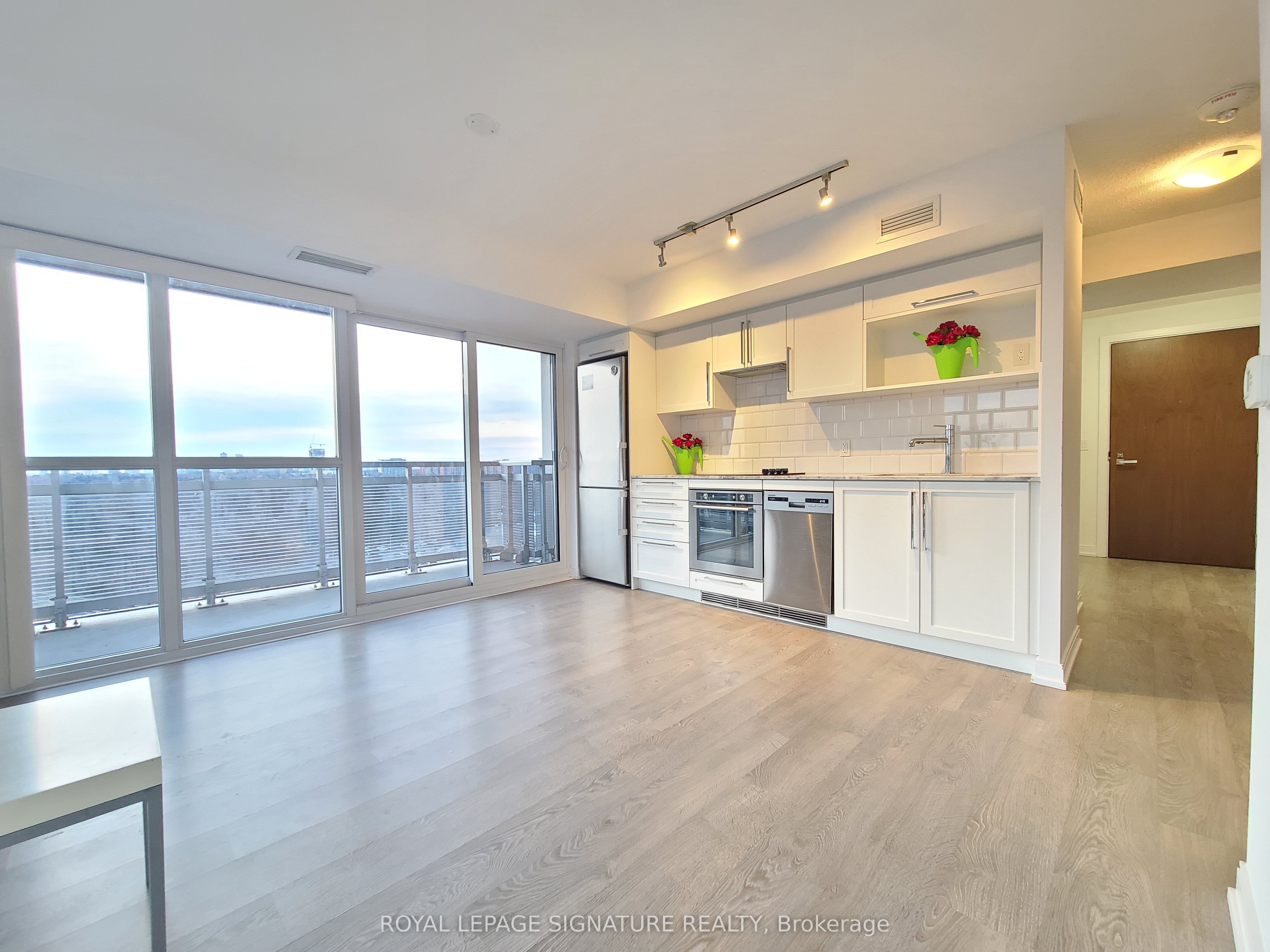 #1223 - 275 Village Green Square Property Photo 4
