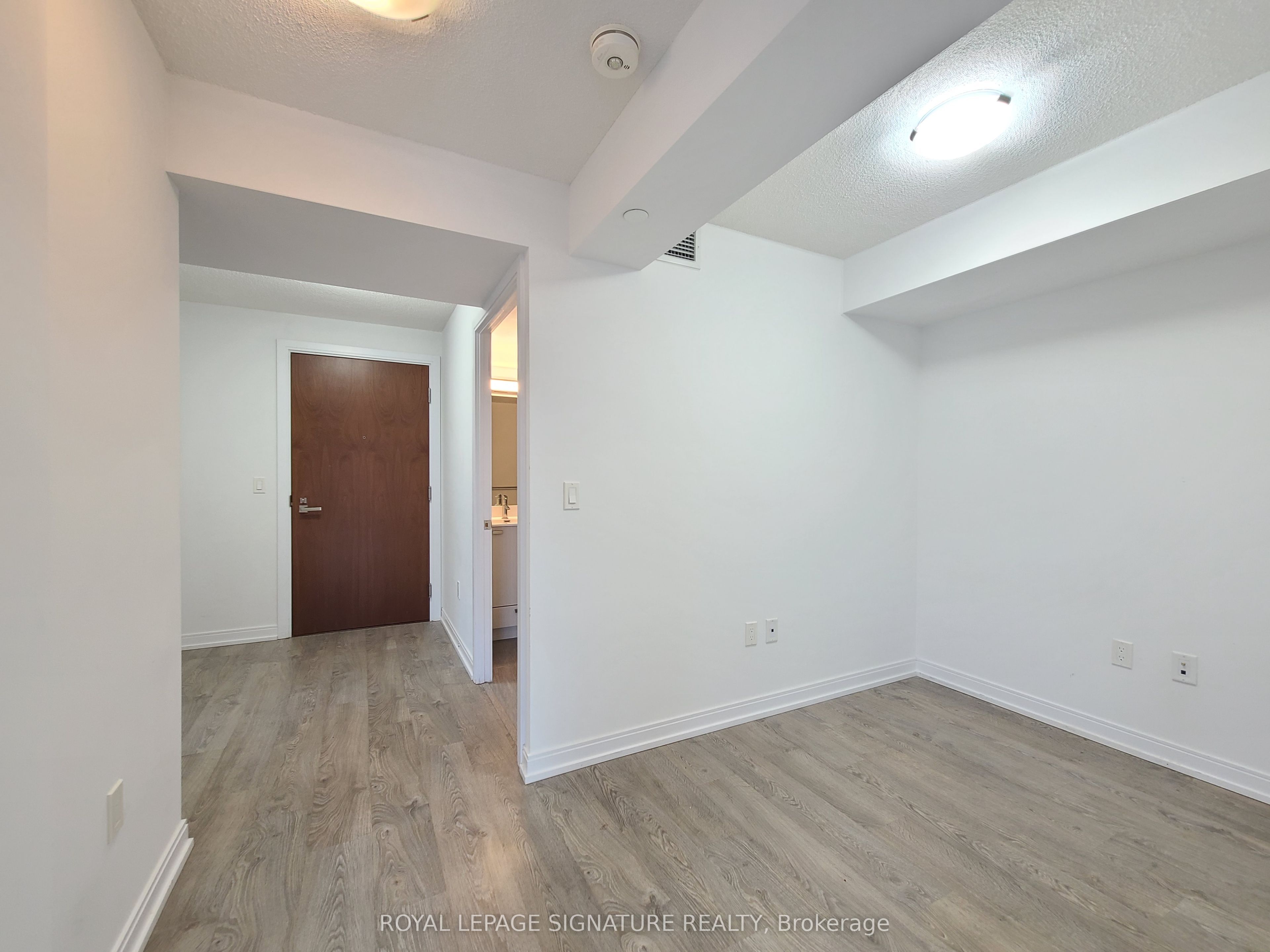 #1223 - 275 Village Green Square Property Photo 7