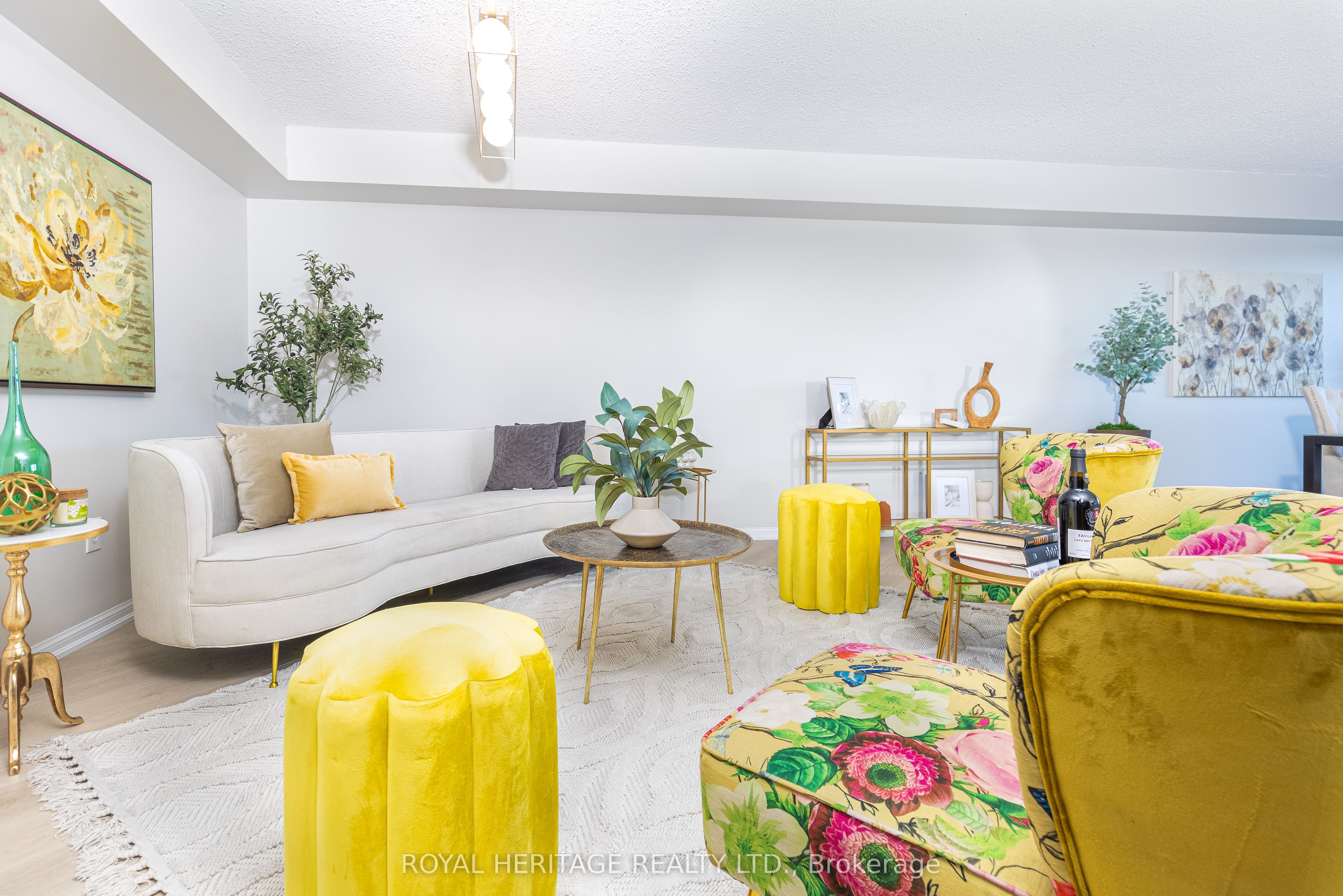 #501 - 712 Rossland Road Property Photo 3