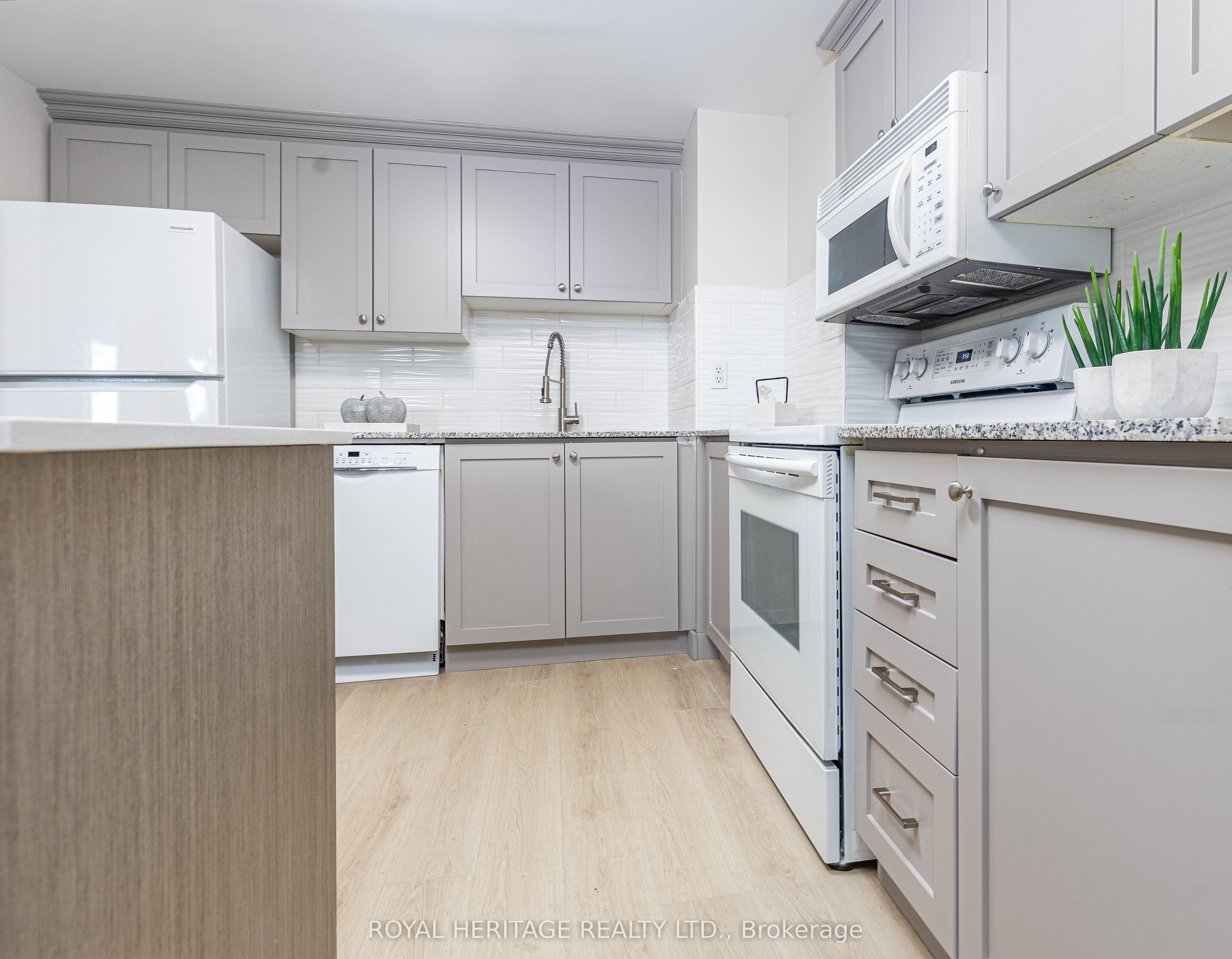 #501 - 712 Rossland Road Property Photo 20
