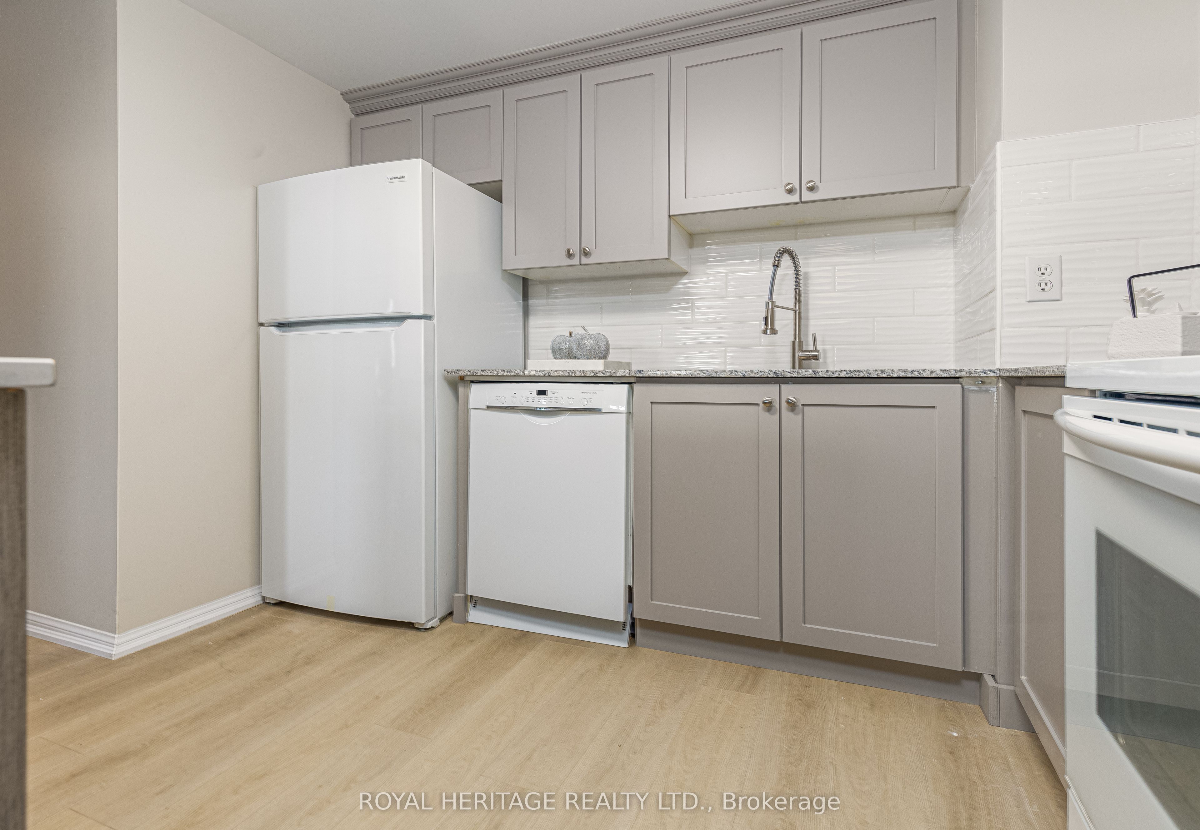 #501 - 712 Rossland Road Property Photo 21