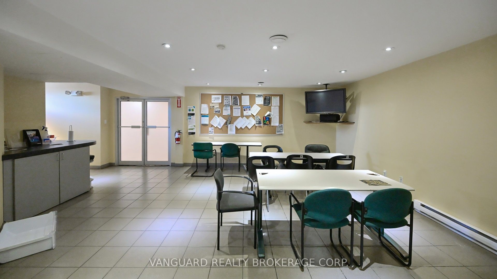 2851 Eglinton Avenue Property Photo 8
