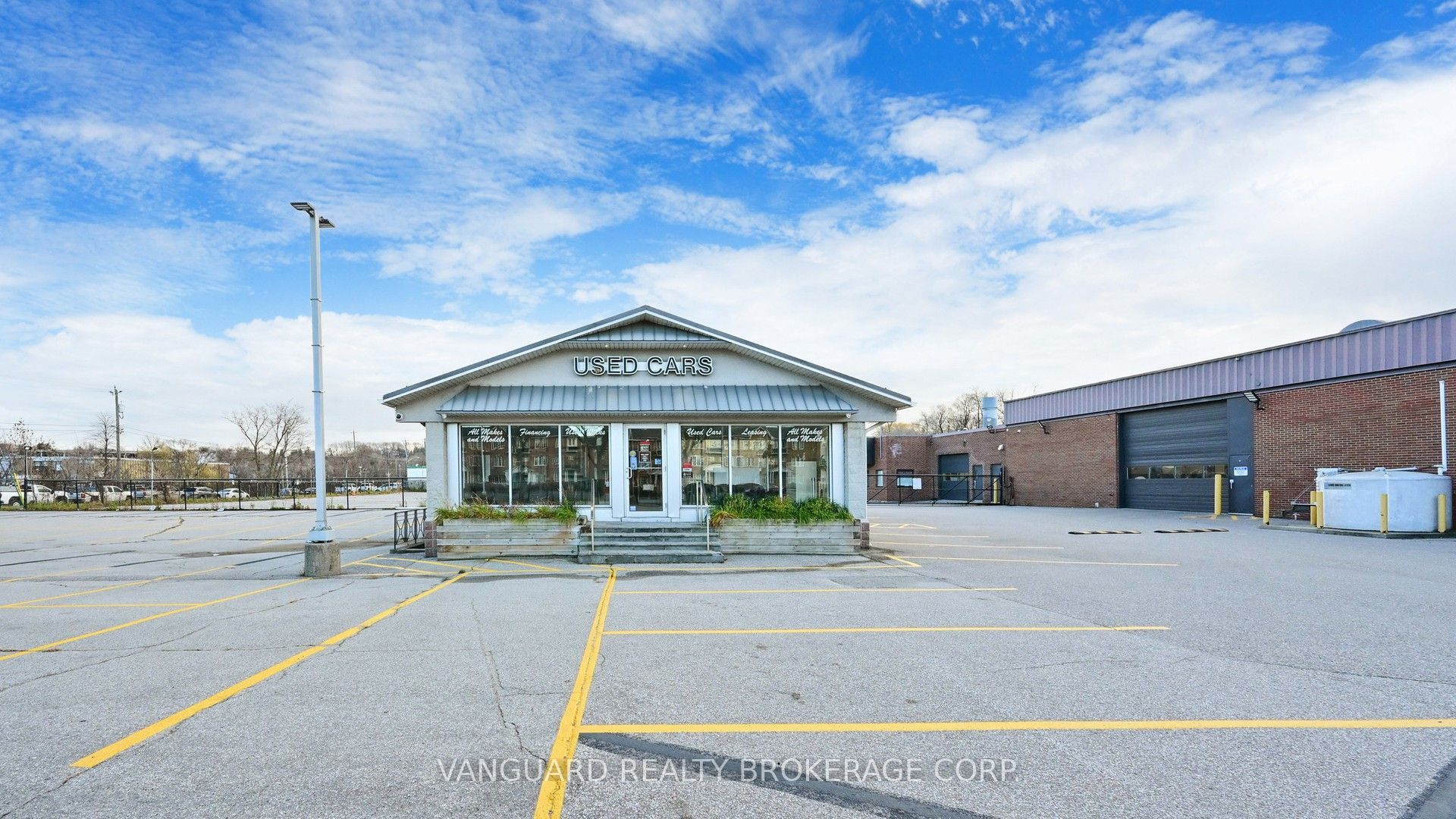 2851 Eglinton Avenue Property Photo 10