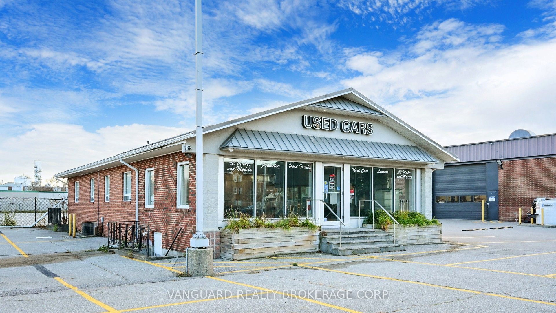 2851 Eglinton Avenue Property Photo 12