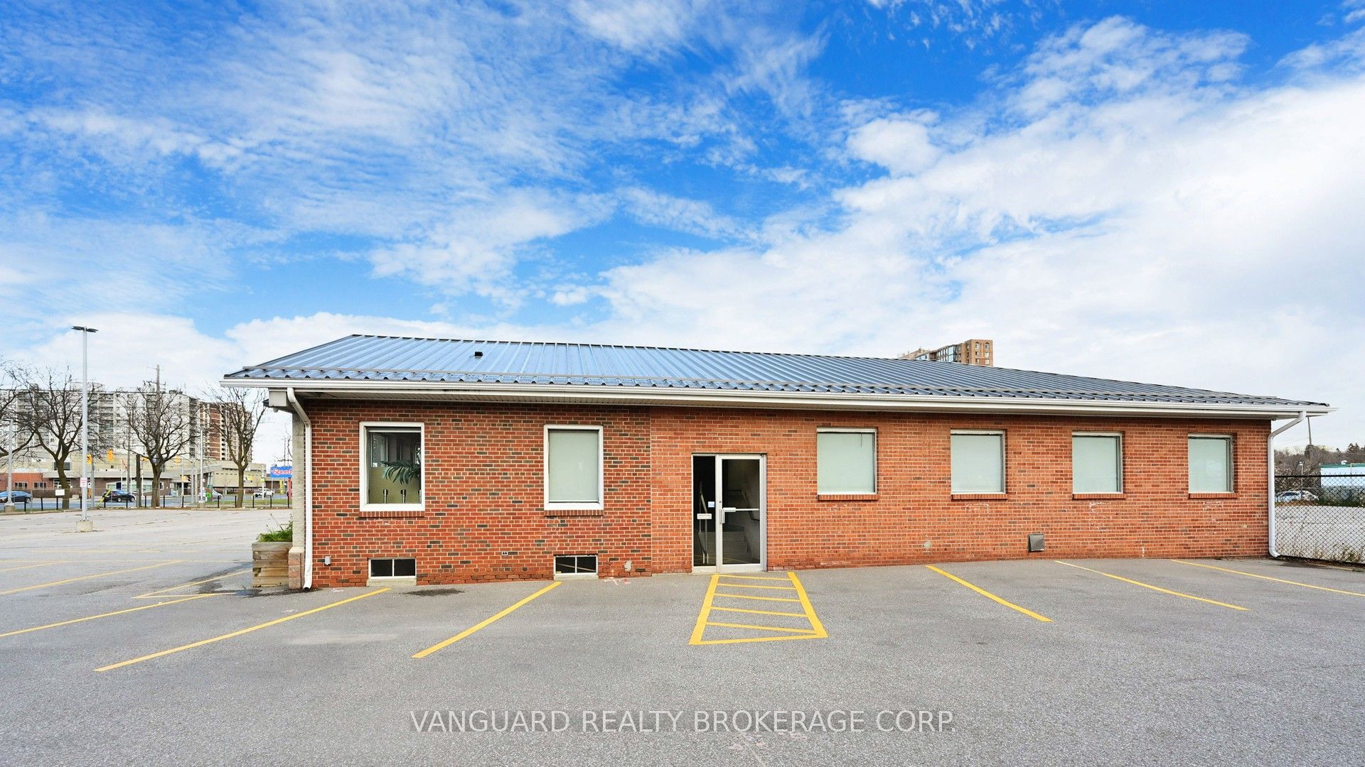 2851 Eglinton Avenue Property Photo 13