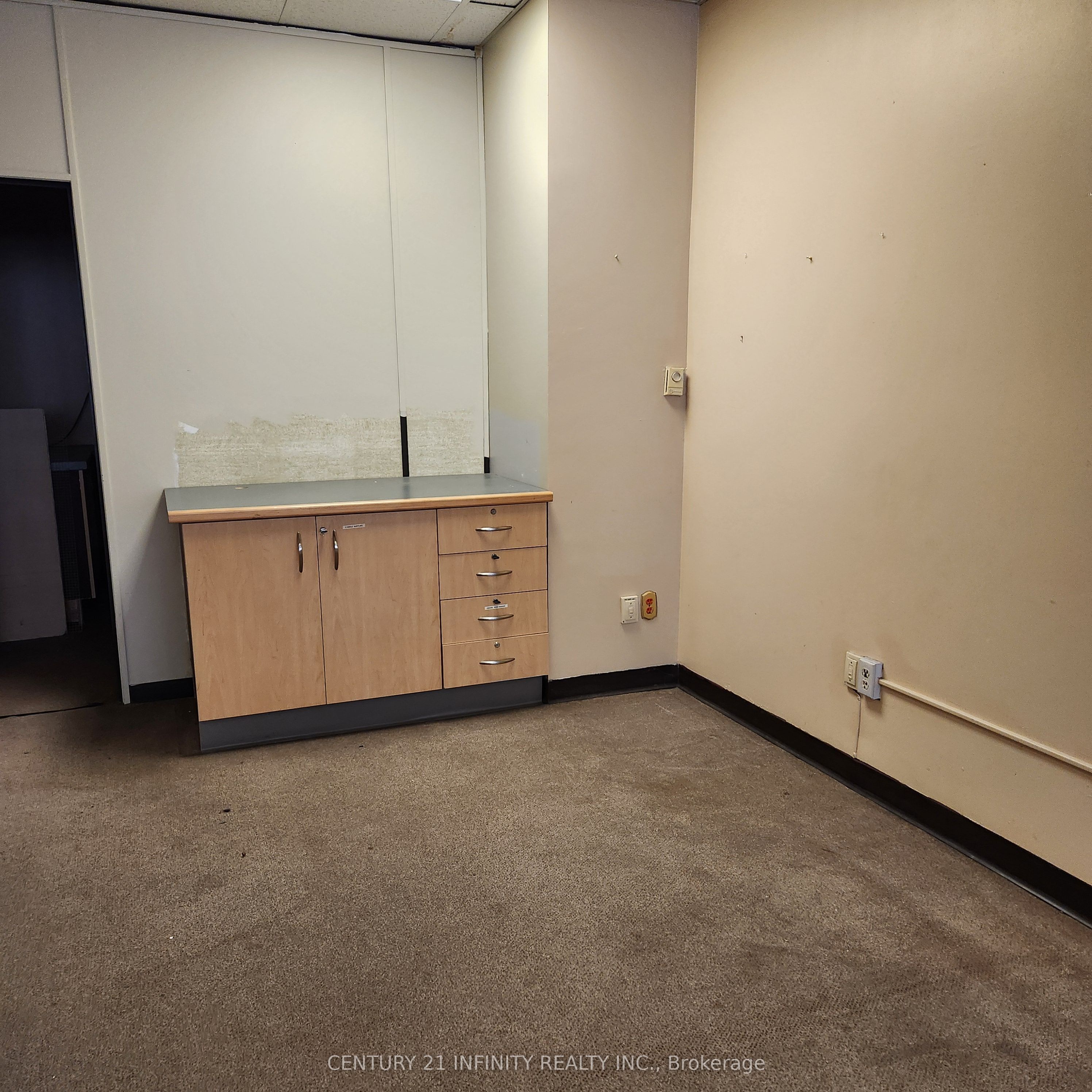 #101 - 74 Simcoe Street Property Photo 4