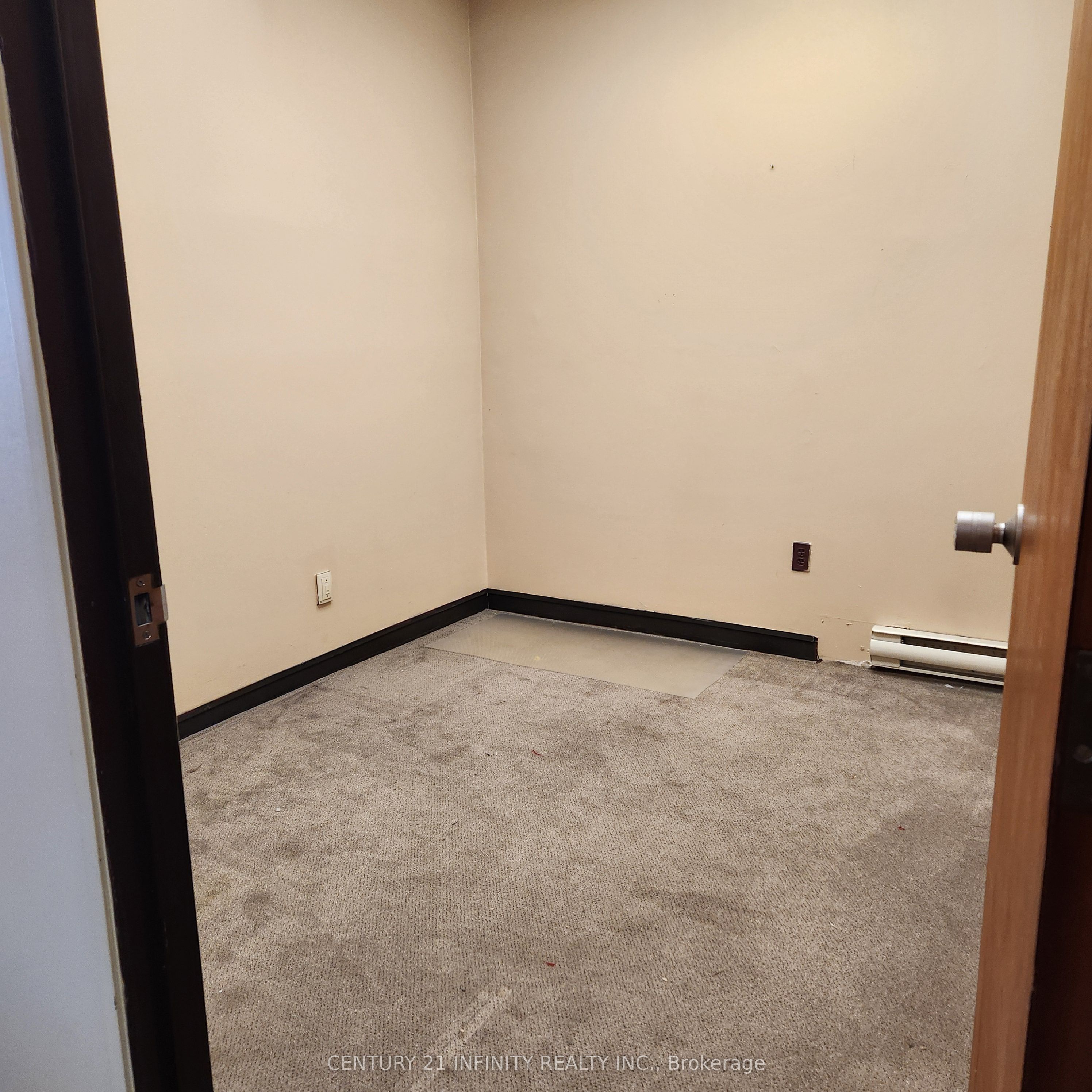 #101 - 74 Simcoe Street Property Photo 5