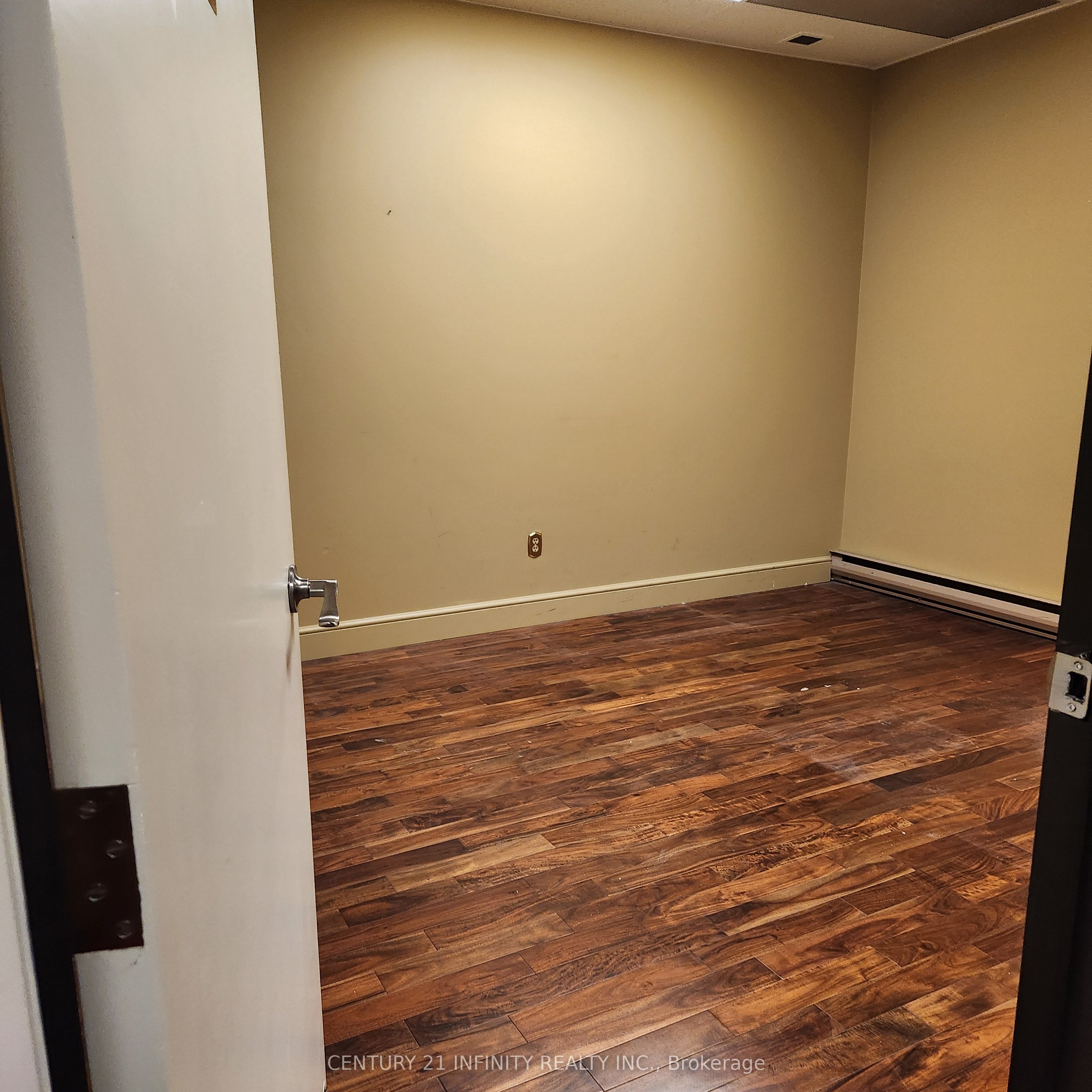 #101 - 74 Simcoe Street Property Photo 6