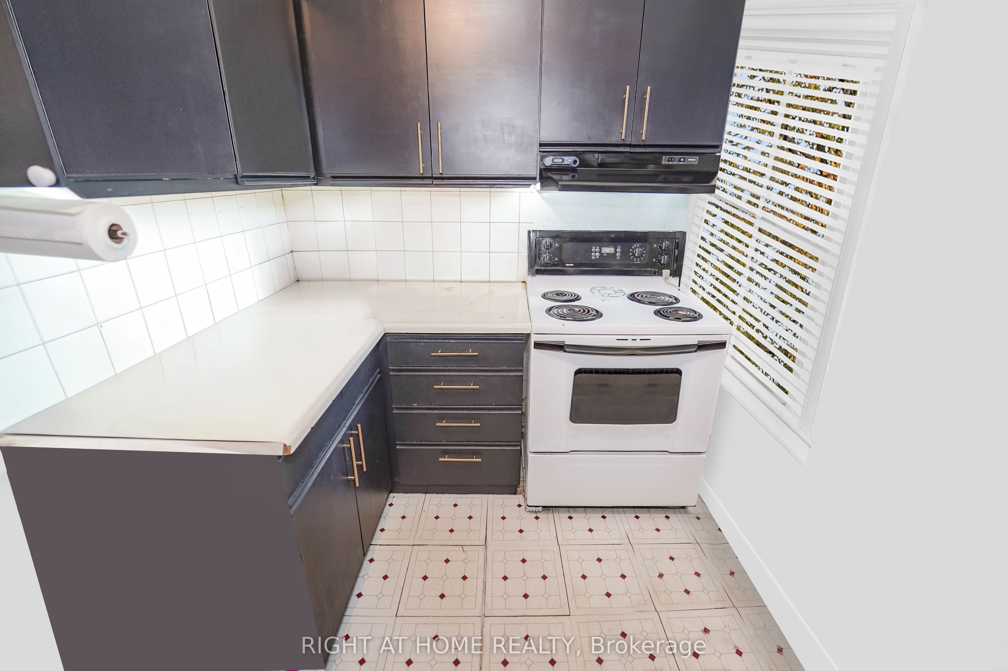 510 Danforth Avenue Property Photo 37