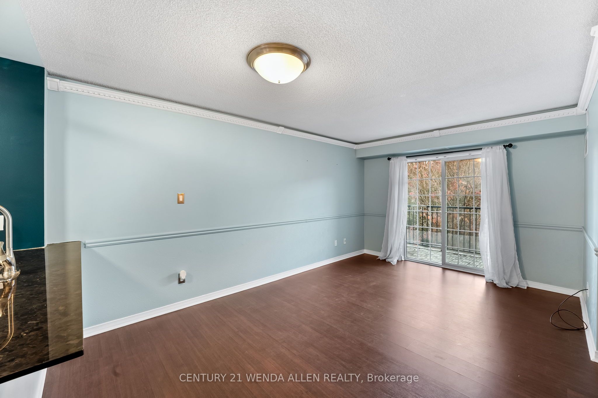 ##309 - 98 Aspen Spring Drive Property Photo 7