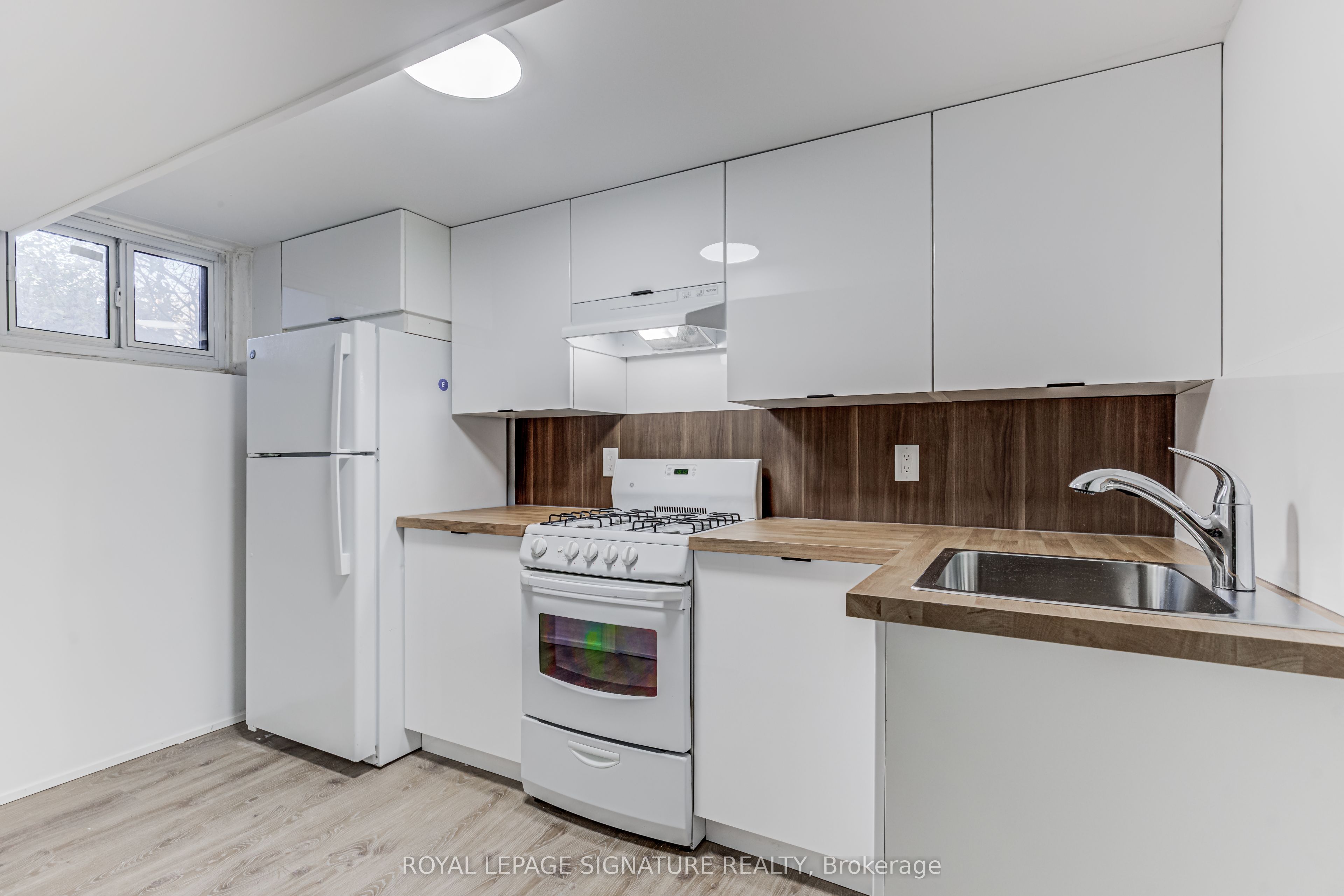 #lower - 81 Hopedale Avenue Property Photo 6