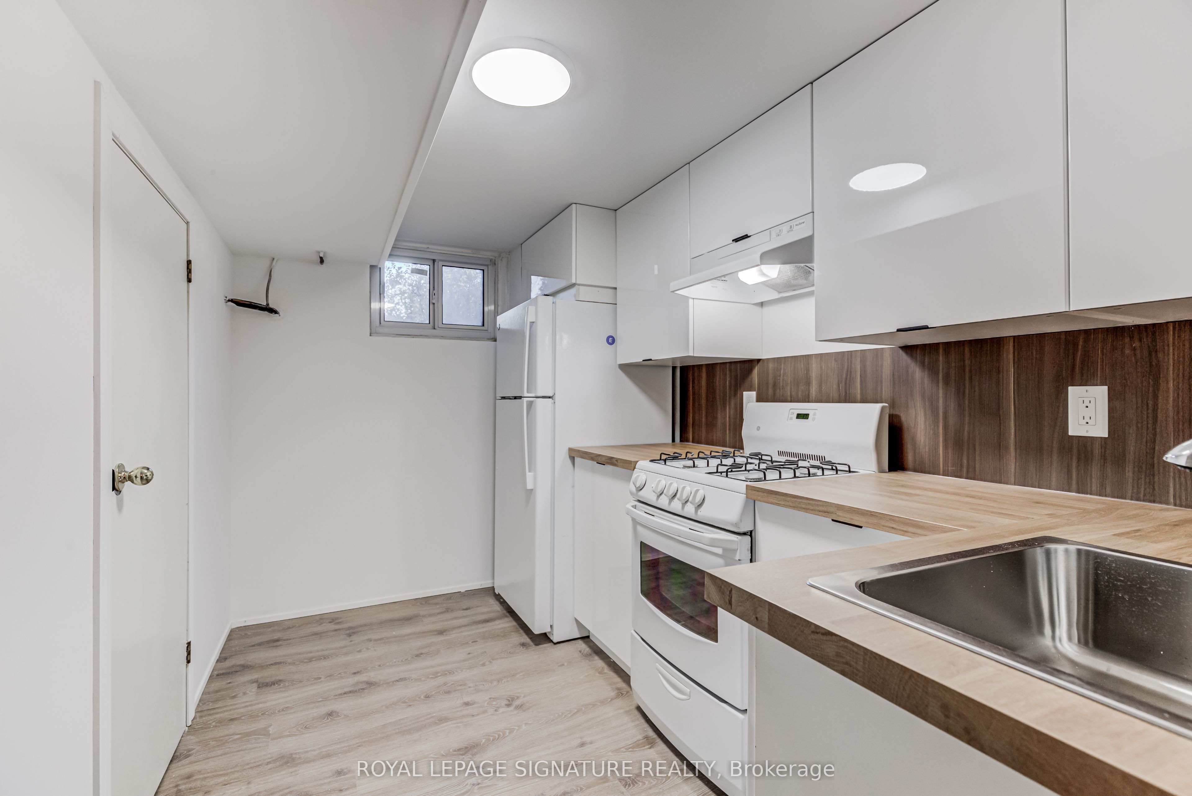 #lower - 81 Hopedale Avenue Property Photo 7