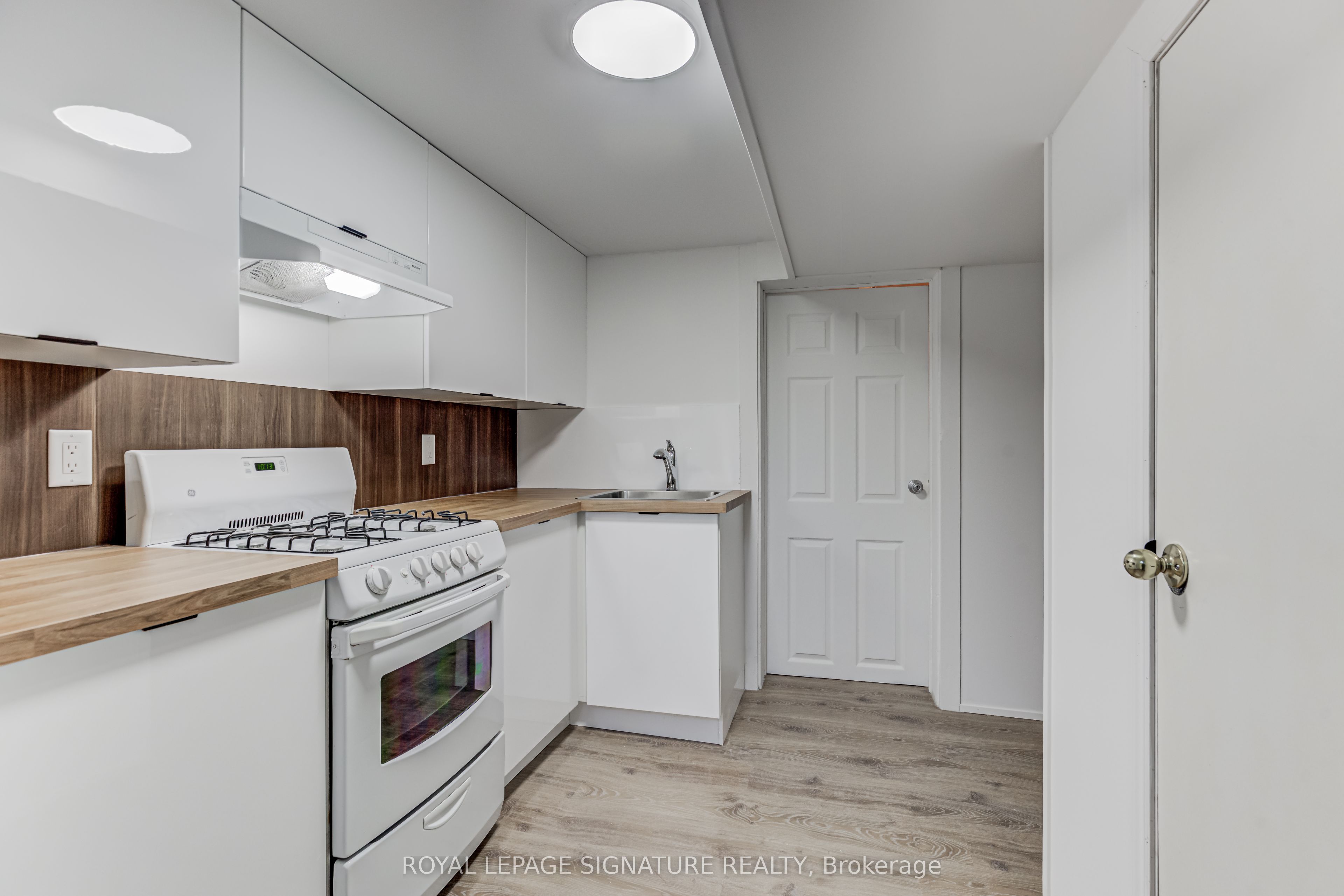 #lower - 81 Hopedale Avenue Property Photo 8