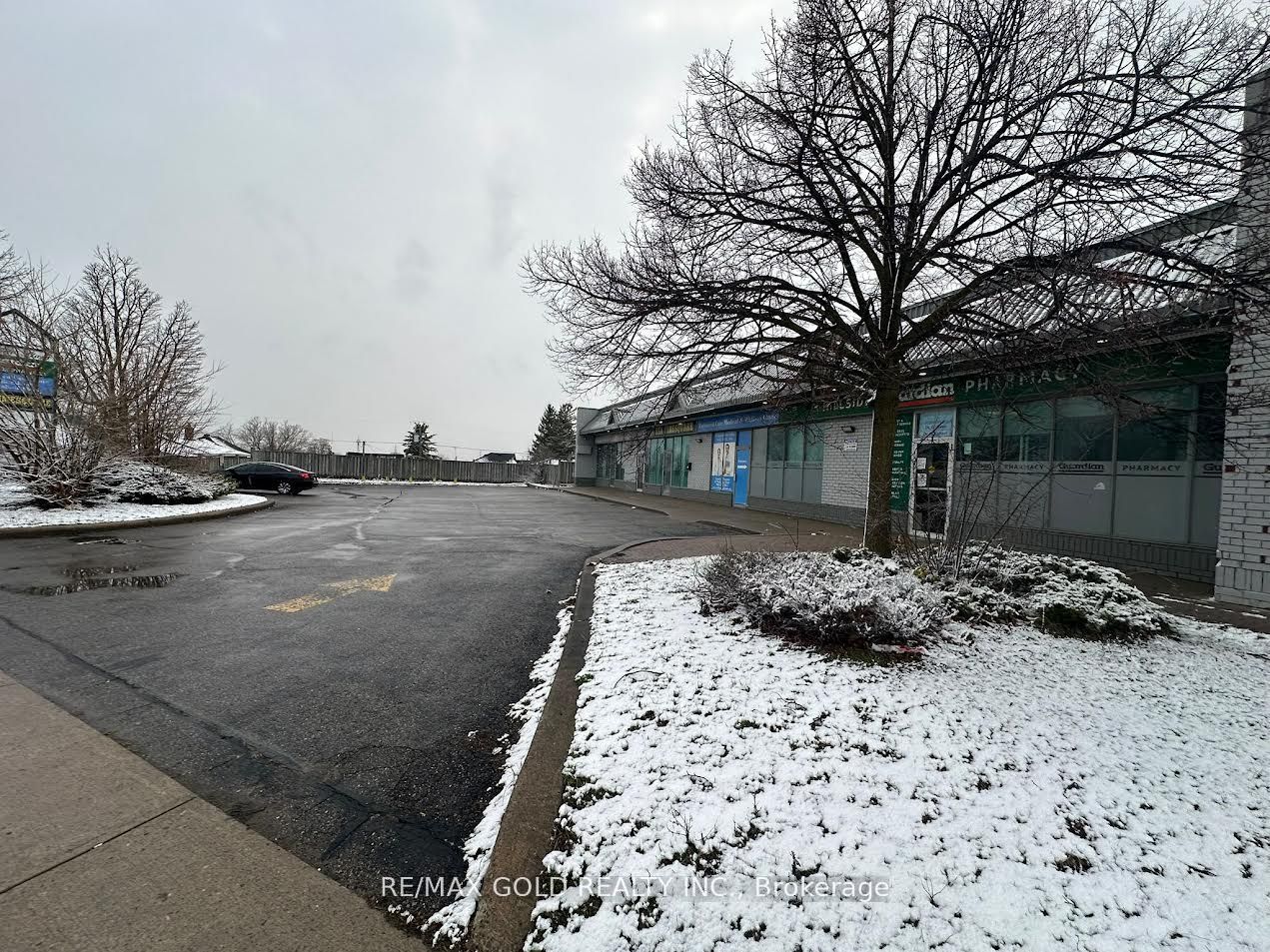 #4 - 303 Hillside Avenue Property Photo 6