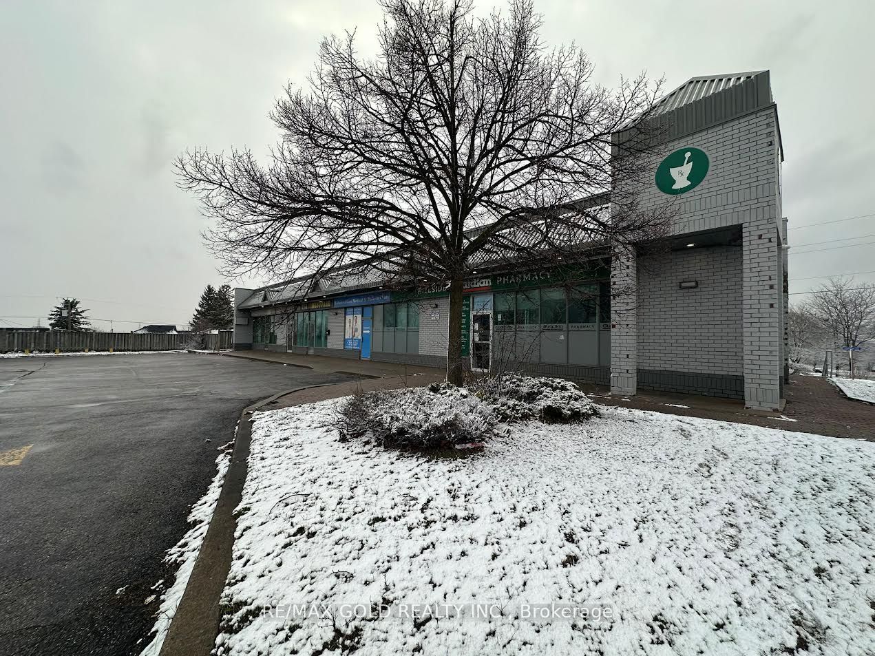#4 - 303 Hillside Avenue Property Photo 8