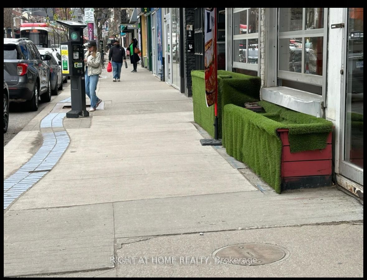 782 Queen Street Property Photo 2