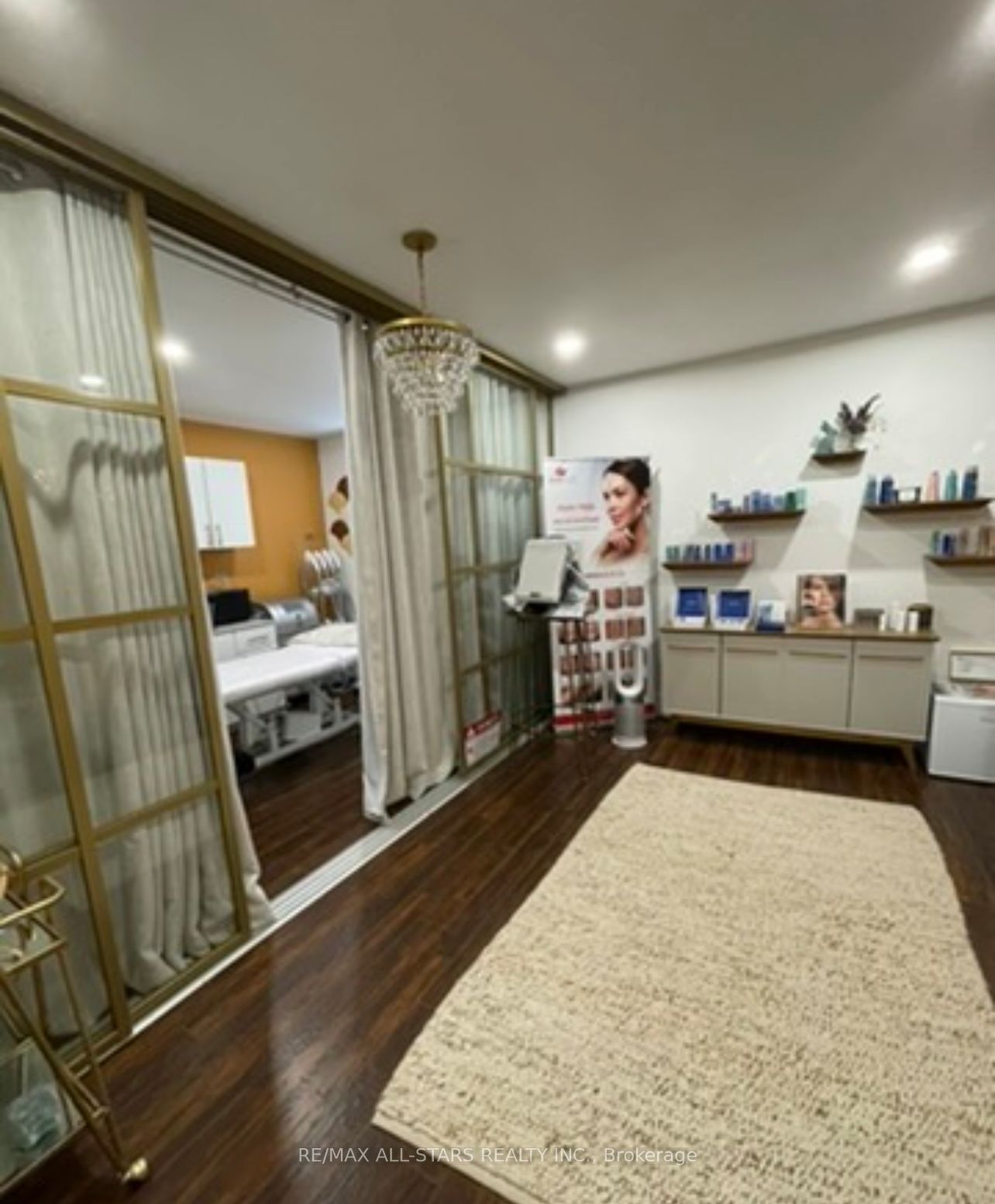#202a - 717 Queen Street Property Photo 2