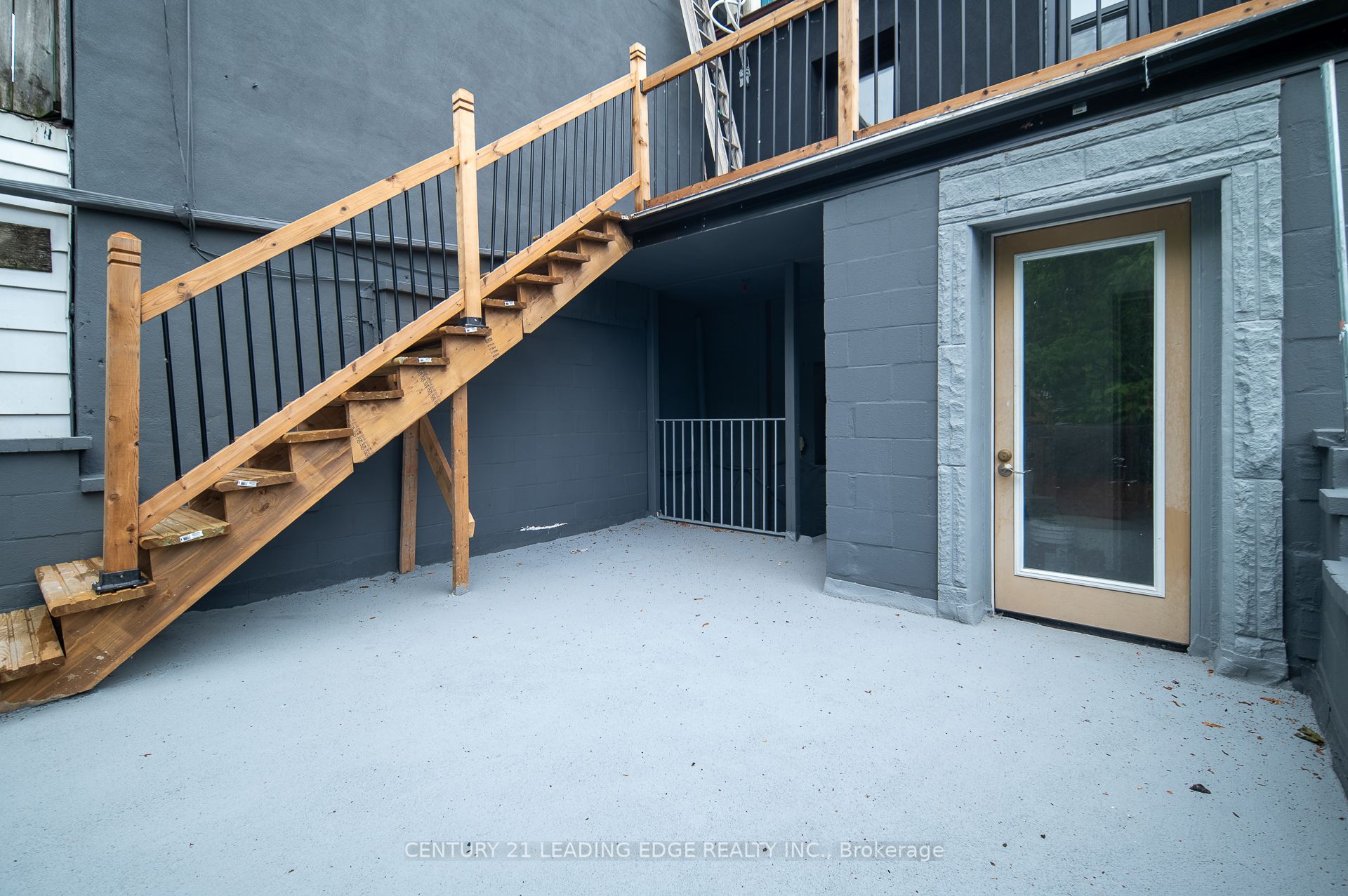 1555 Kingston Road Property Photo 3