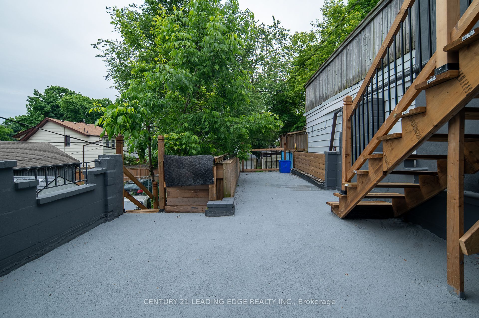 1555 Kingston Road Property Photo 4