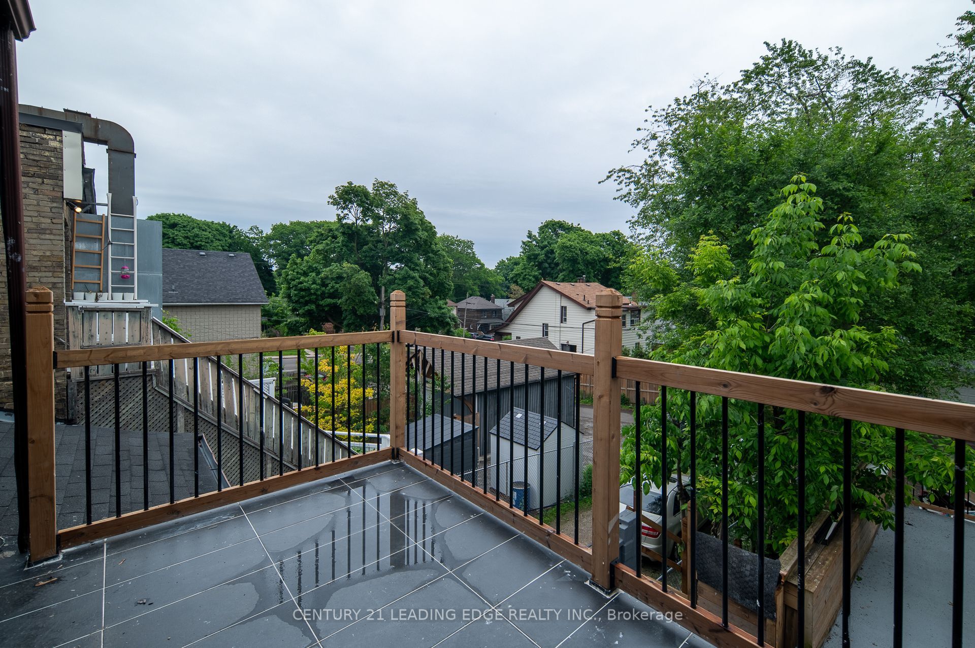 1555 Kingston Road Property Photo 10