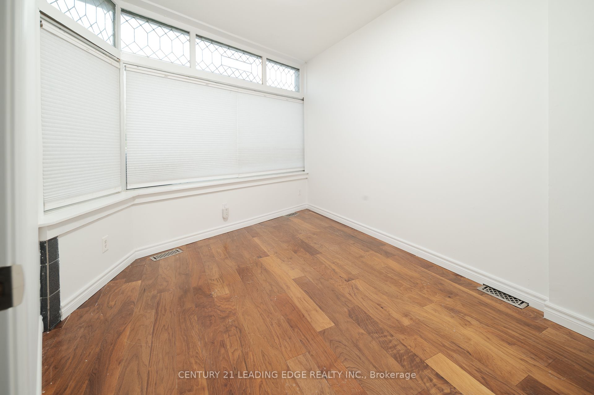 1555 Kingston Road Property Photo 11