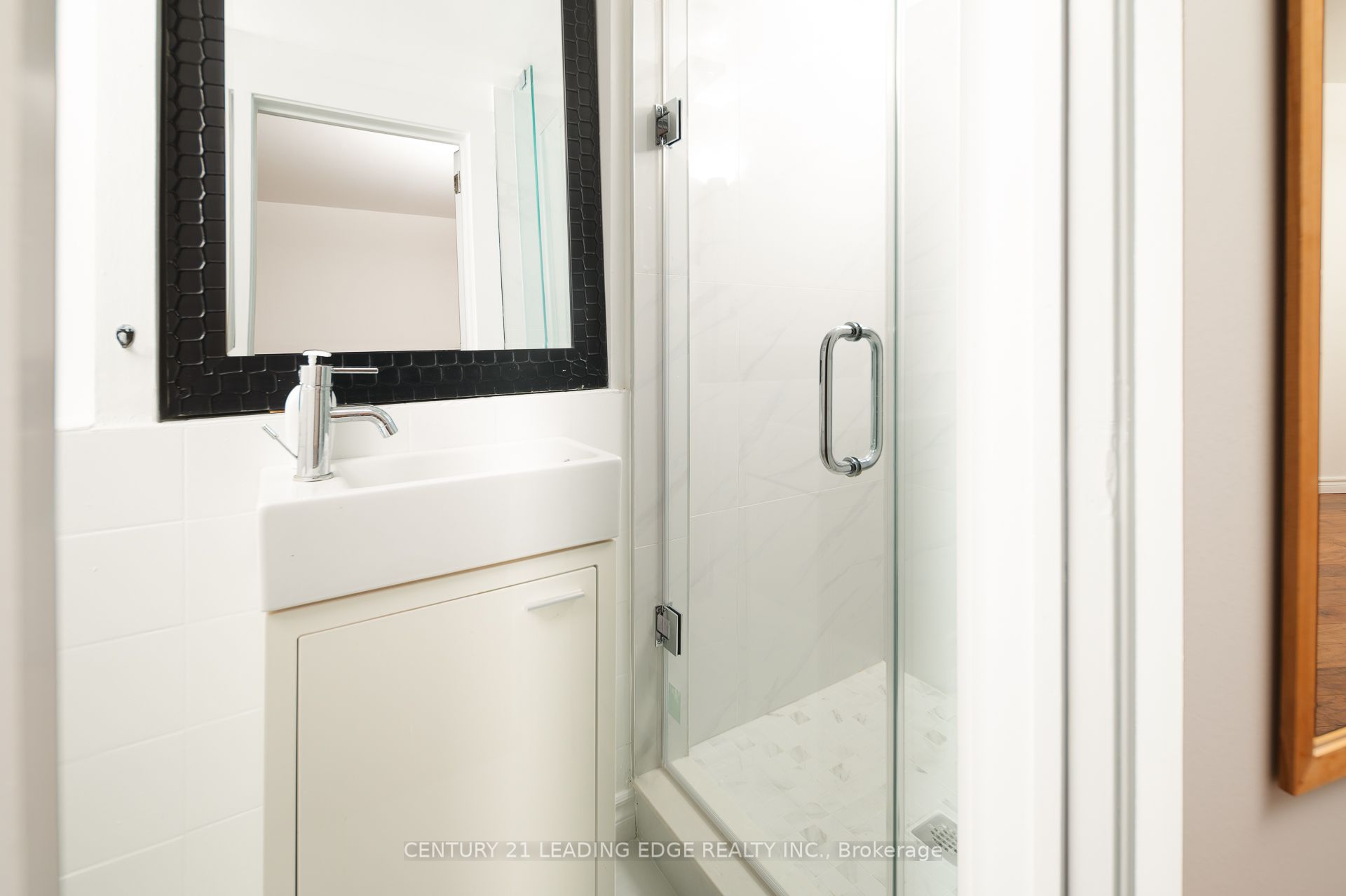 1555 Kingston Road Property Photo 13