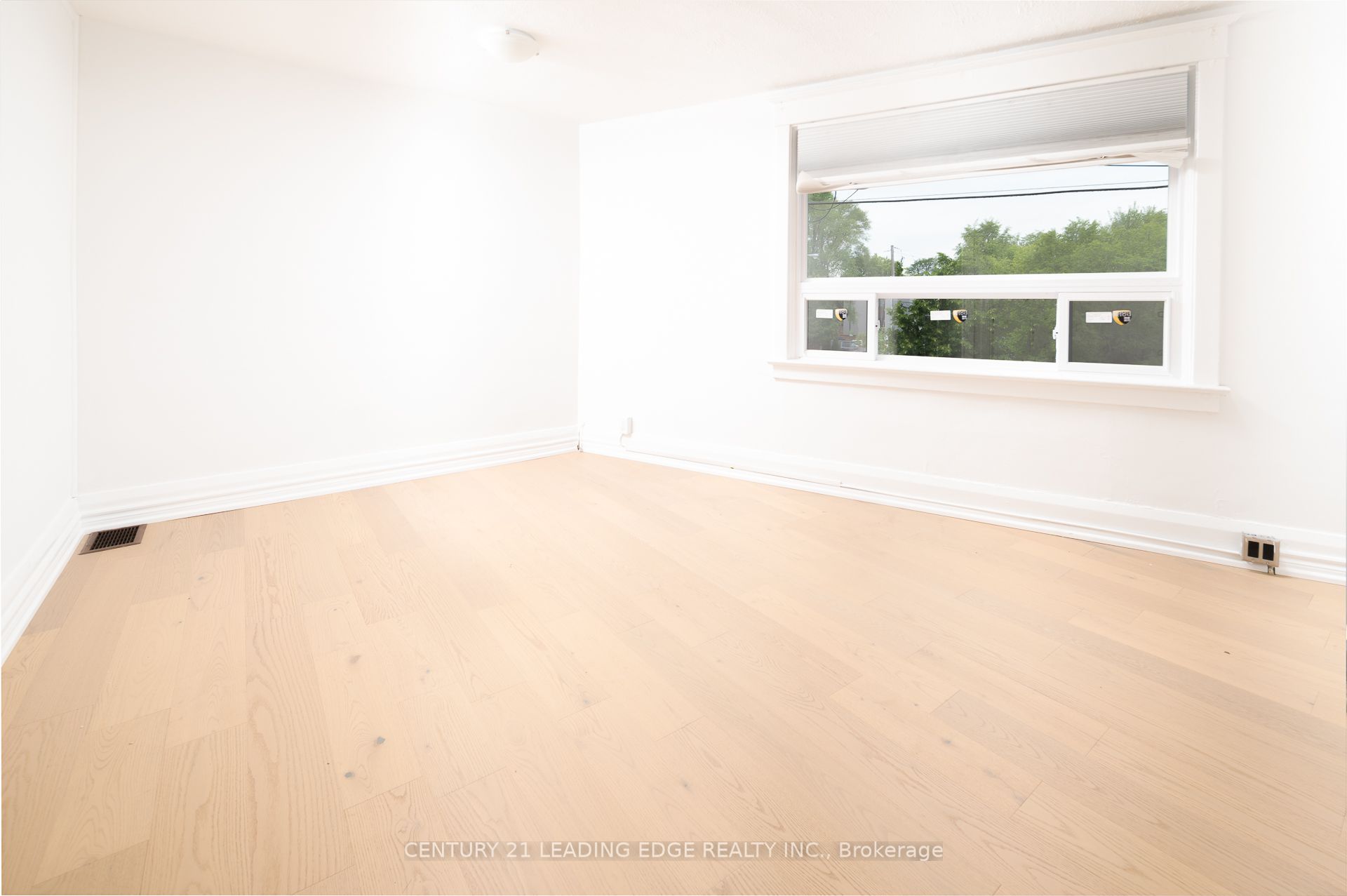 1555 Kingston Road Property Photo 14