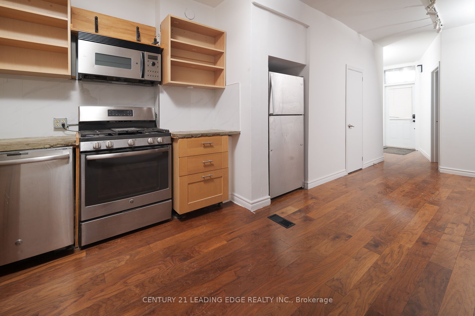 1555 Kingston Road Property Photo 15