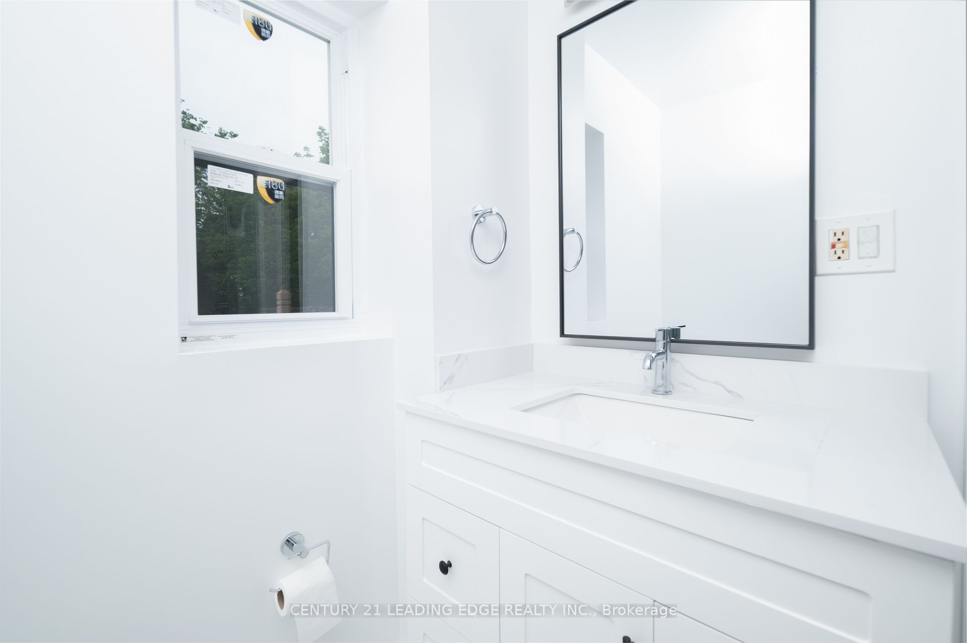 1555 Kingston Road Property Photo 18
