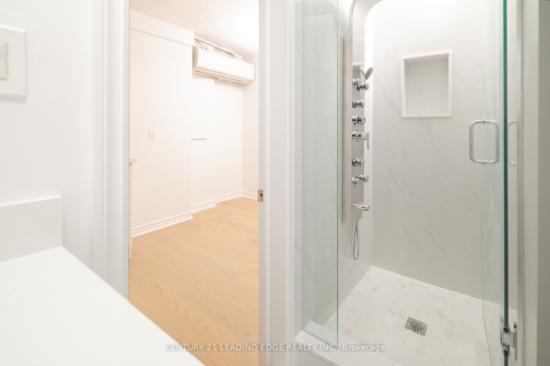 1555 Kingston Road Property Photo 19
