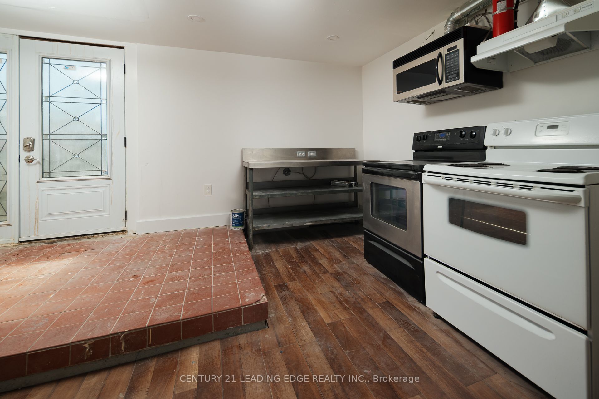 1555 Kingston Road Property Photo 22
