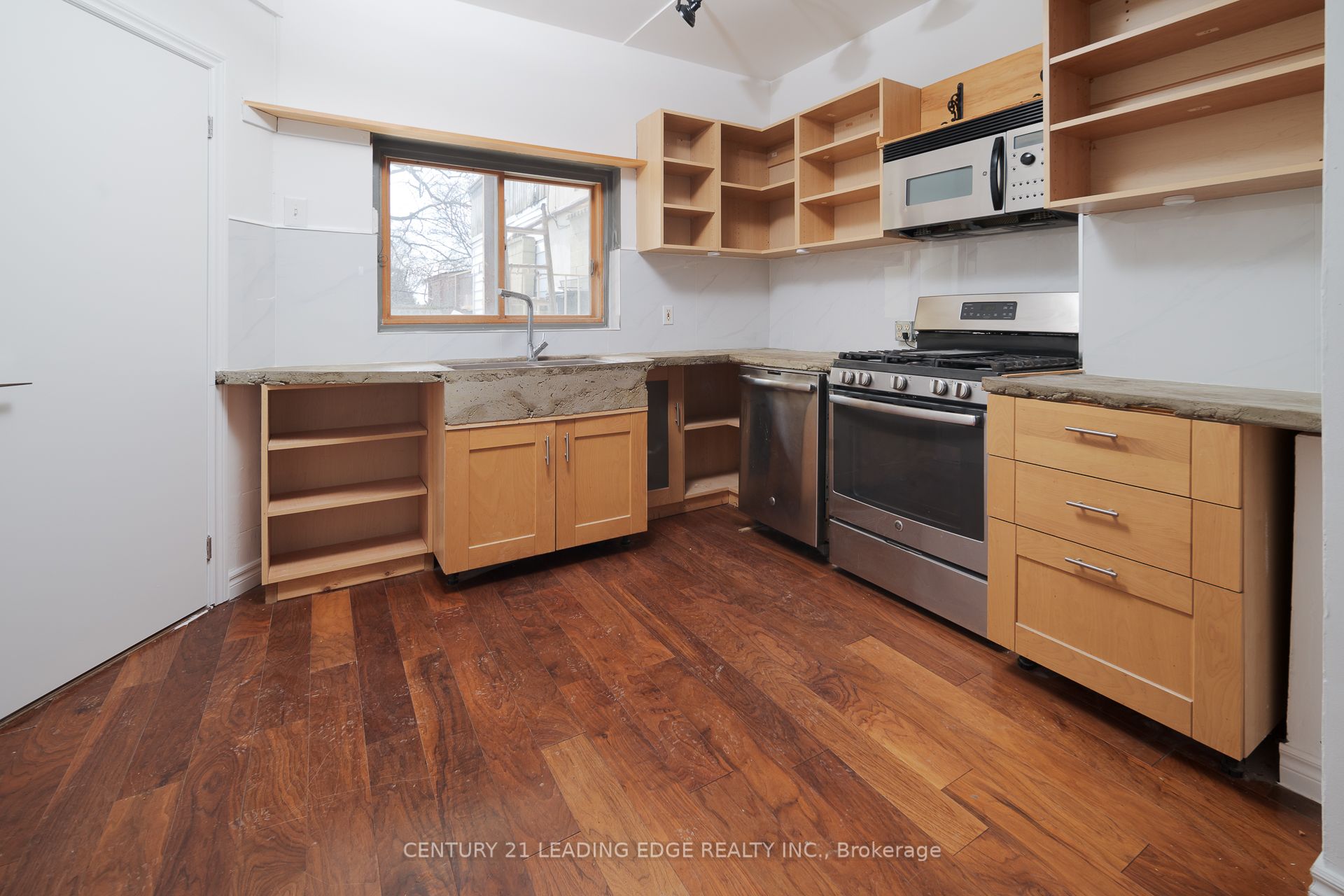 1555 Kingston Road Property Photo 25