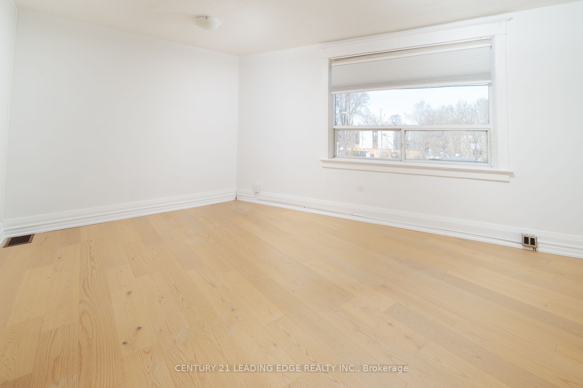 1555 Kingston Road Property Photo 27