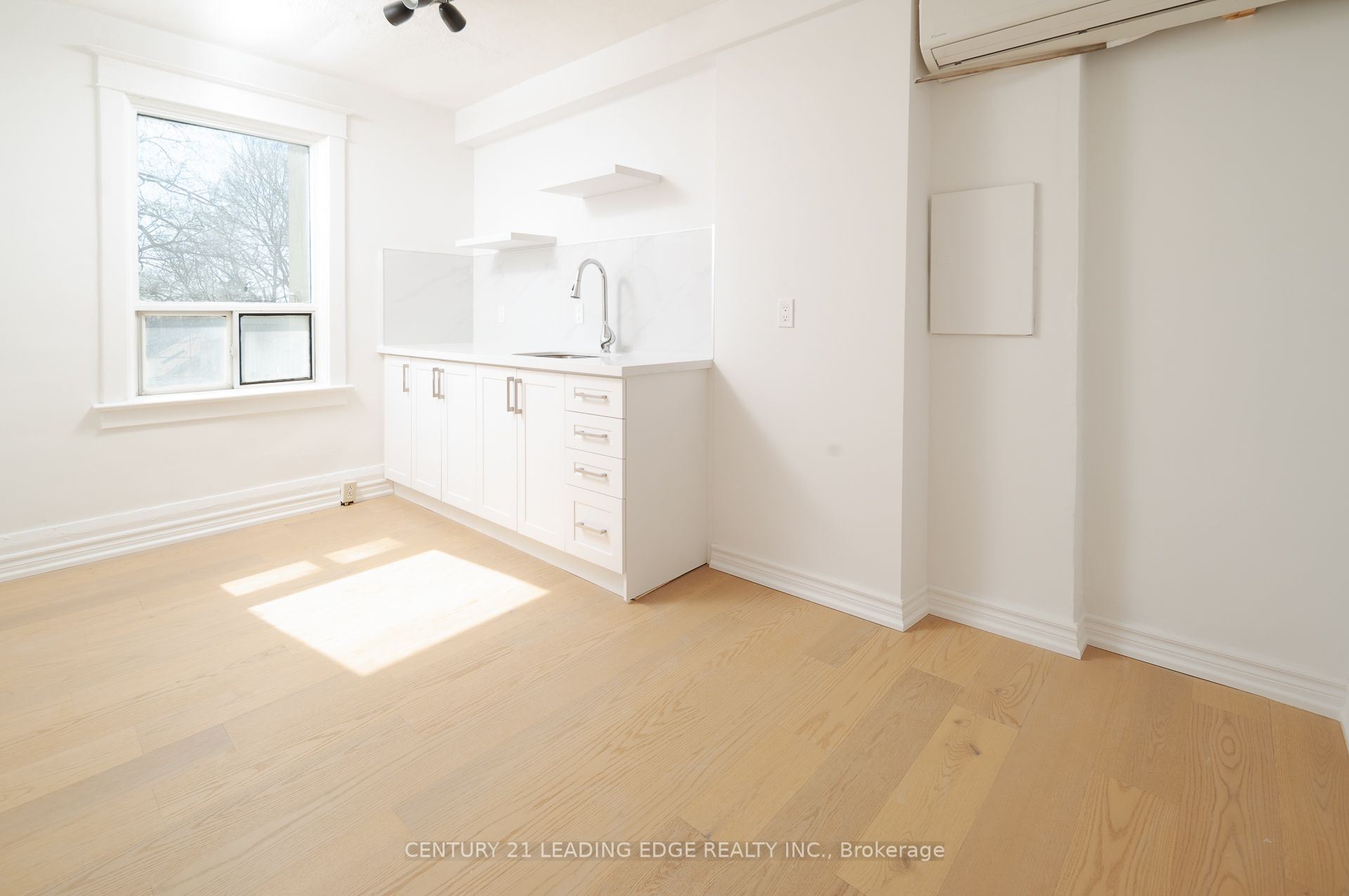 1555 Kingston Road Property Photo 28