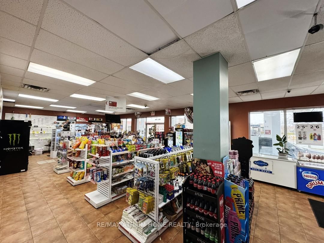 1002 Simcoe Street Property Photo 4