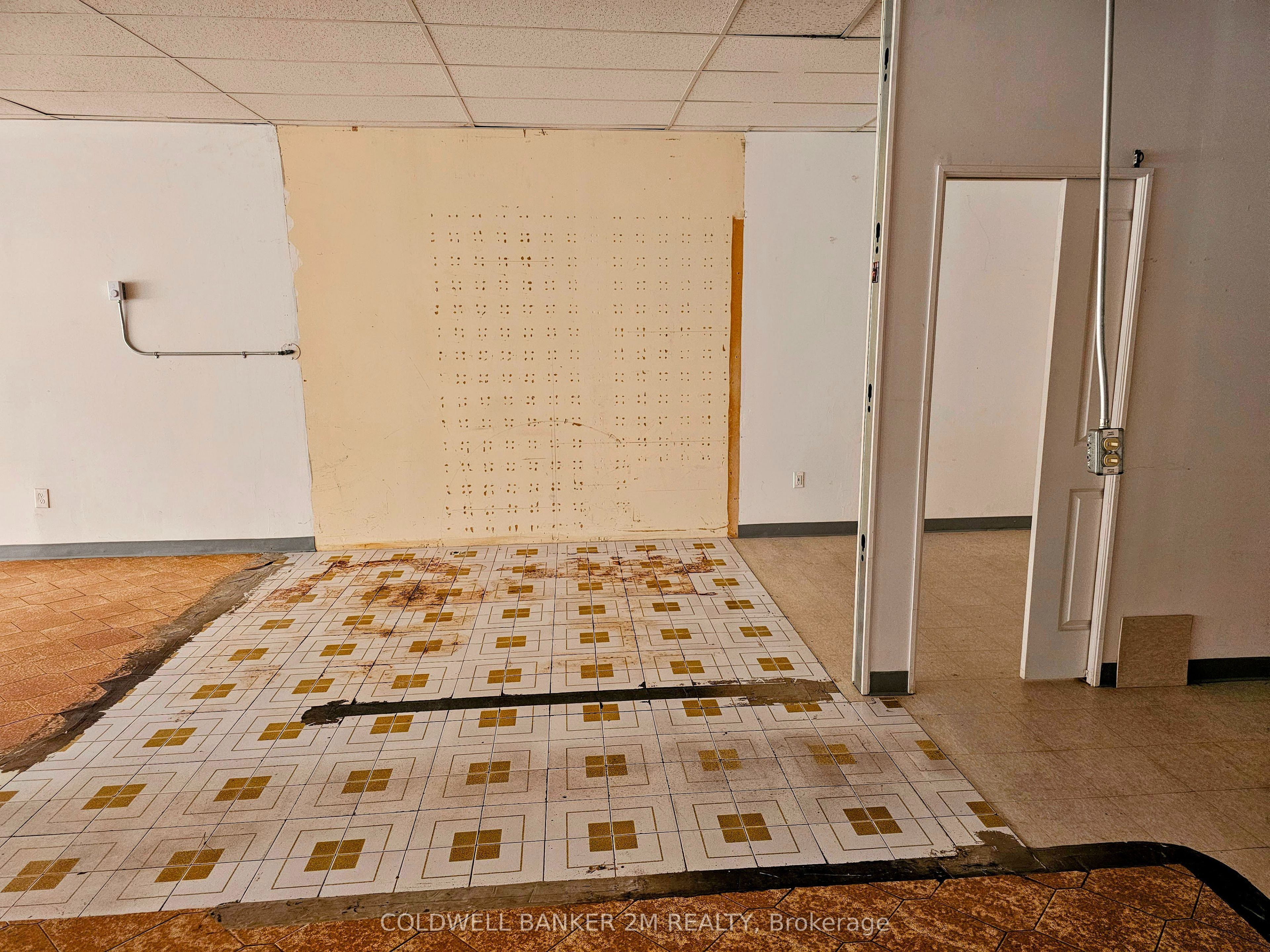 #102 - 74 Simcoe Street Property Photo 8