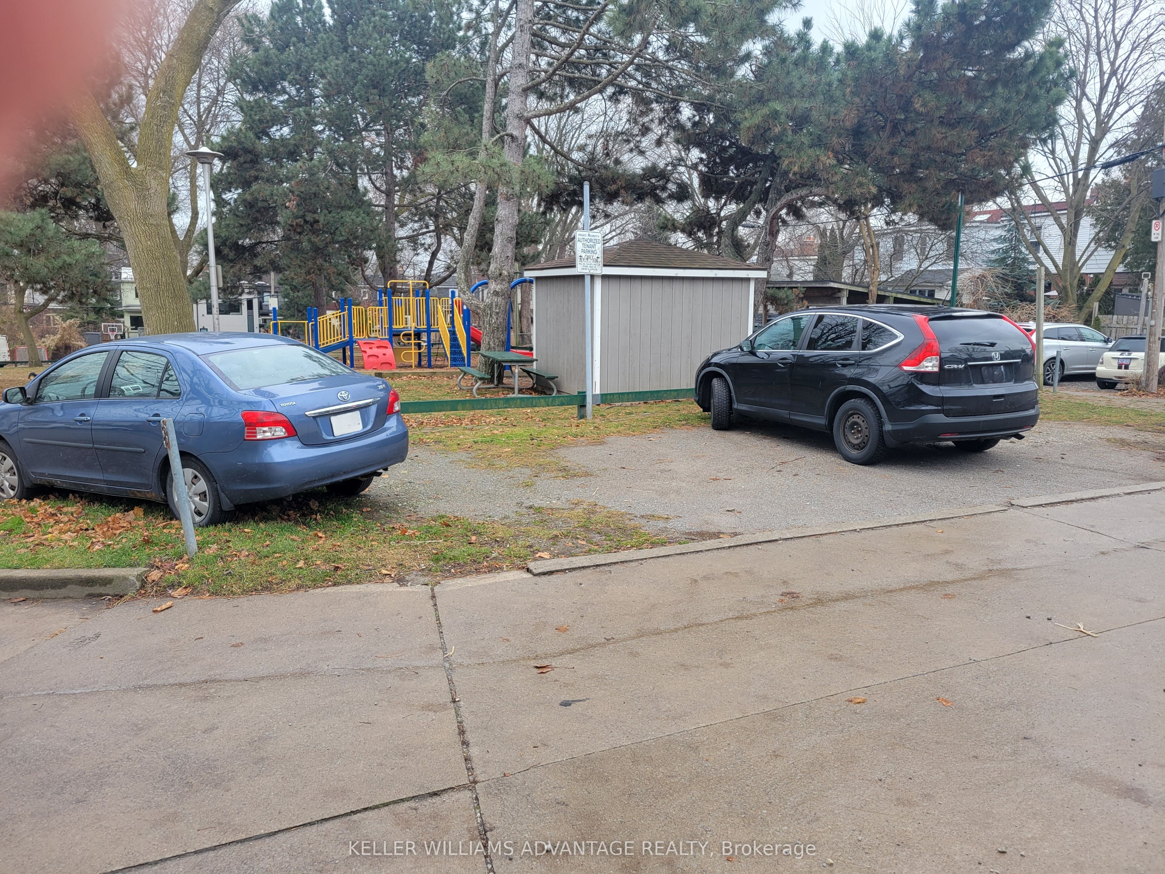 19r Columbine Avenue Property Photo 3