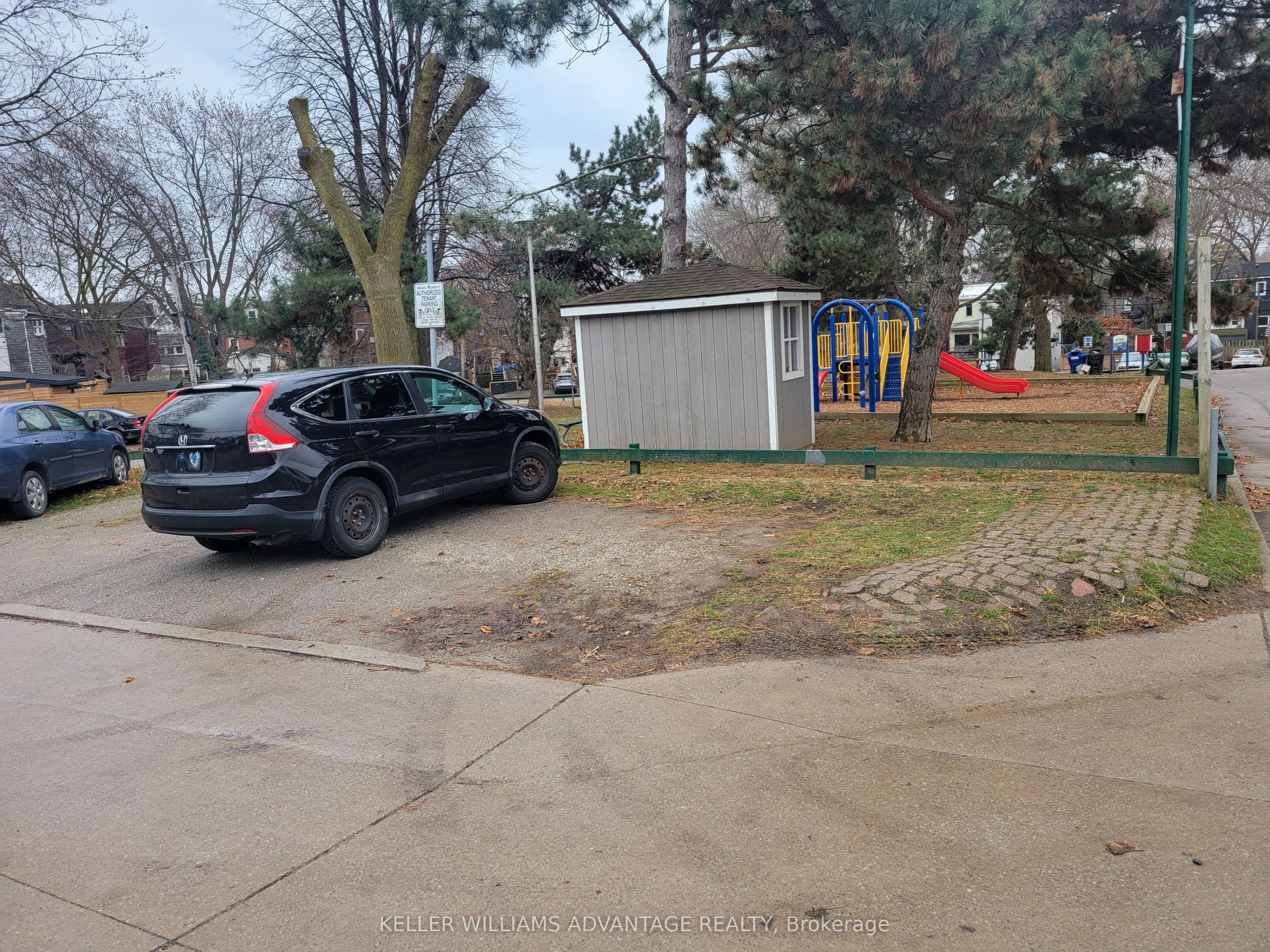 19r Columbine Avenue Property Photo 5
